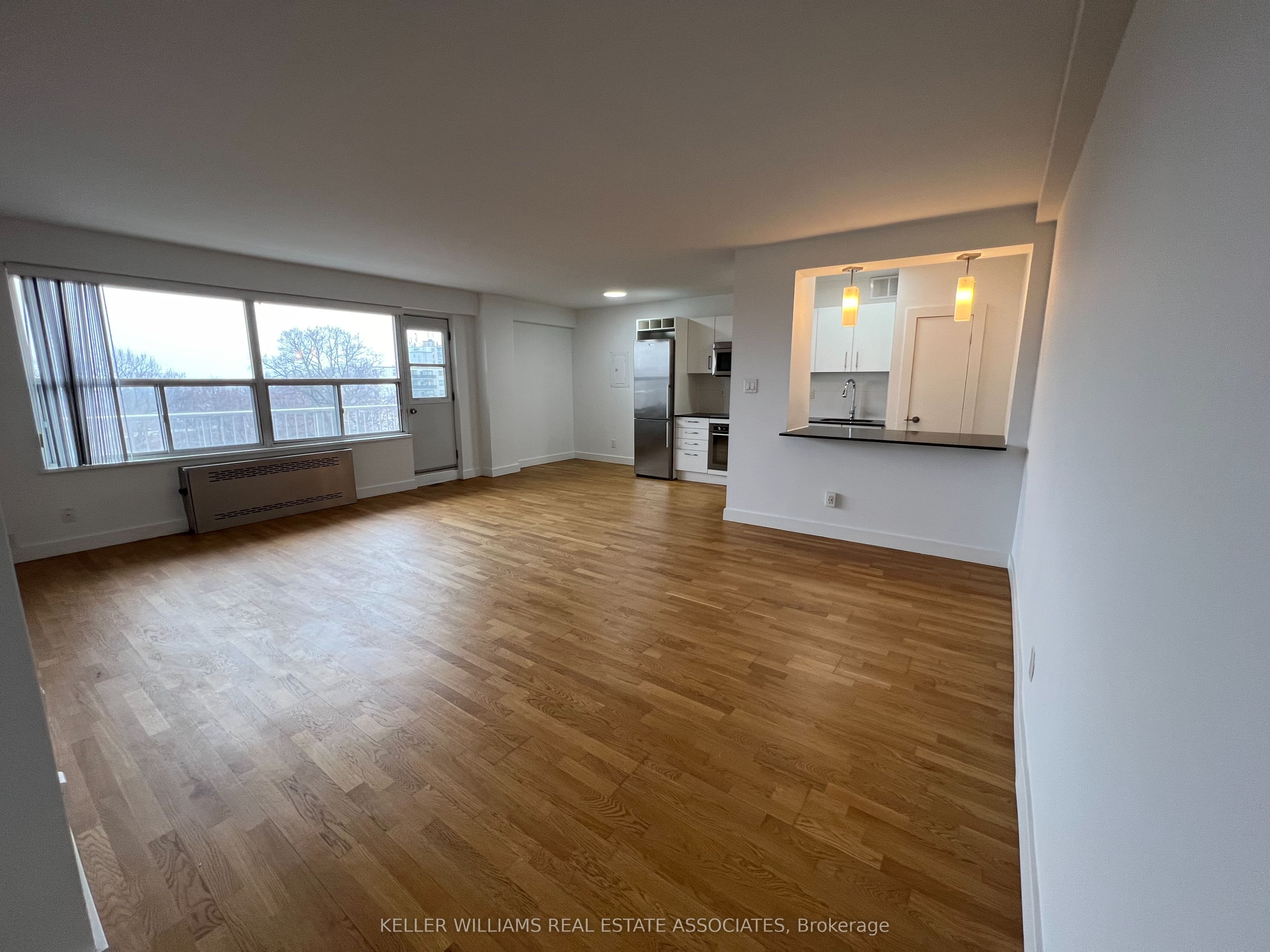 99 Tyndall Avenue, #607