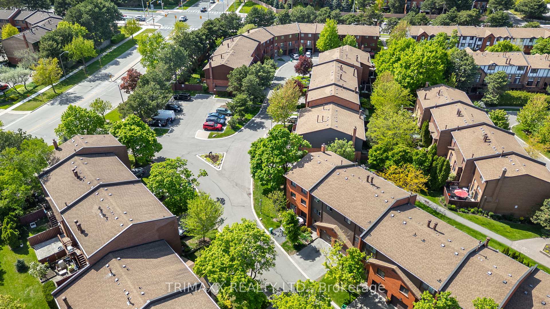 4 Bedrooms Condo at 4165 Fieldgate, Mississauga For sale
