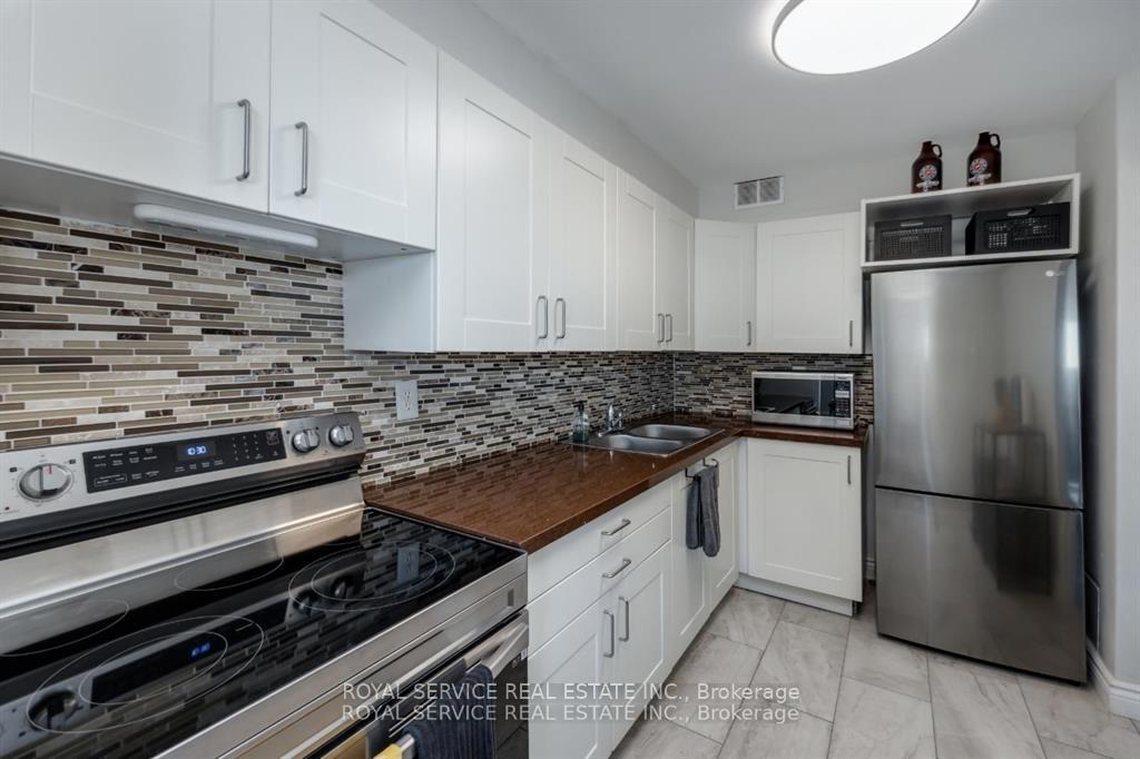 1 Bedroom Condo at 10 Parkway Forest,  Toronto For sale