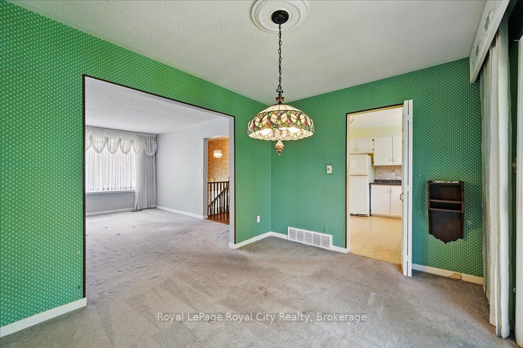 701 Castleguard Crescent