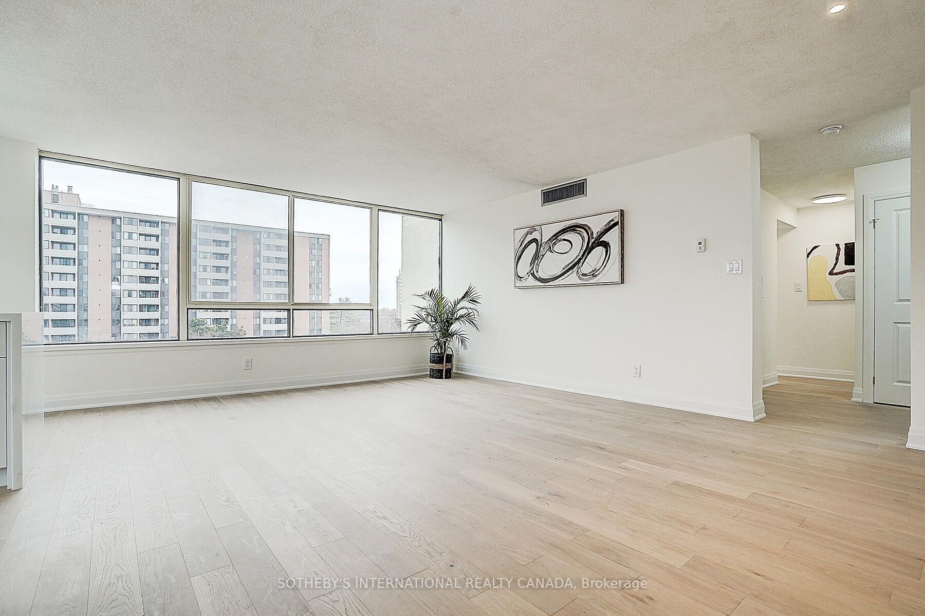 2 Bedrooms Condo at 1240 Marlborough, Oakville For sale