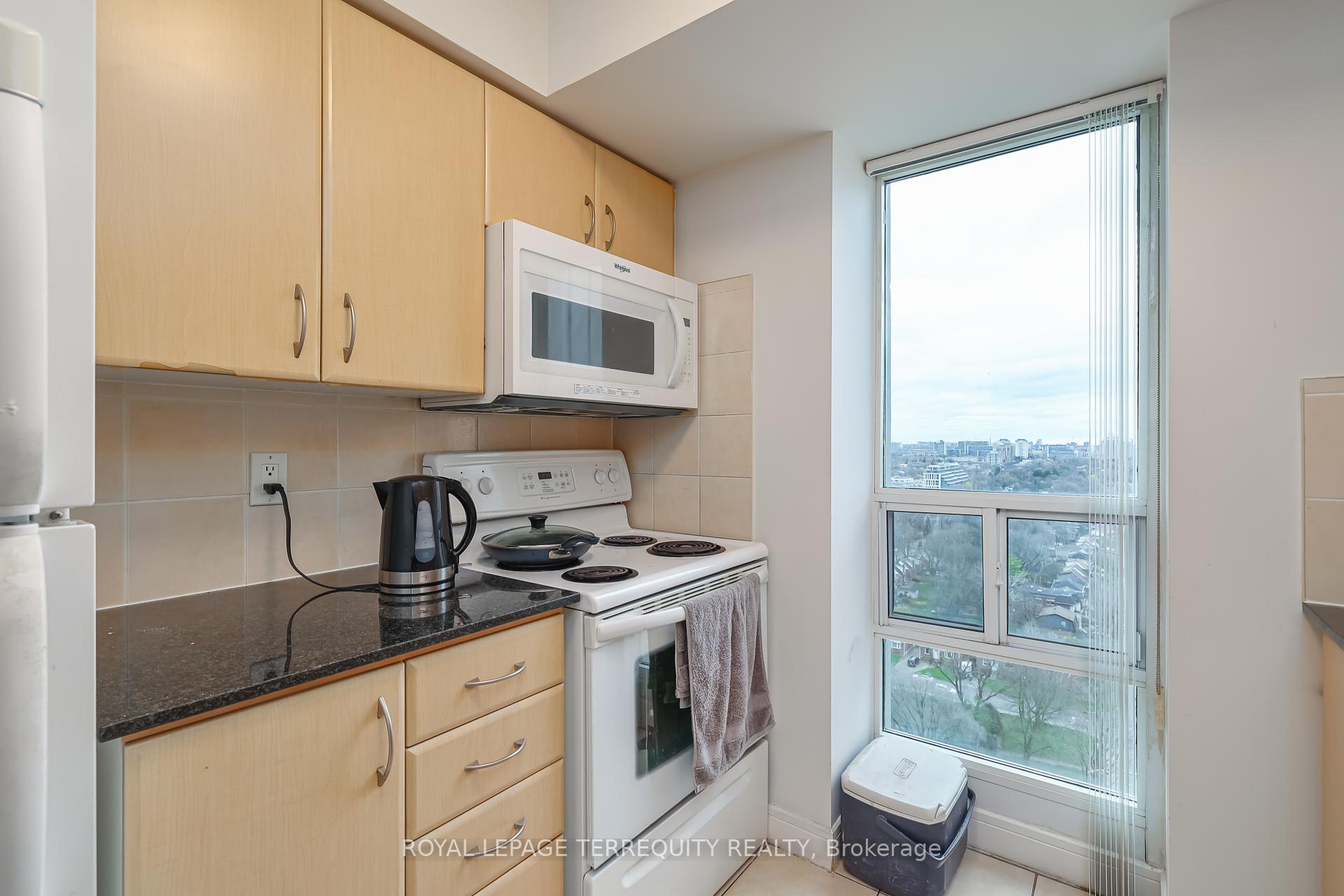 2 Bedrooms Condo at 35 Bales, Toronto For sale