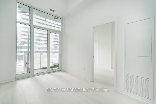 2 Bedrooms Condo at 3900 Confederation, Mississauga For sale