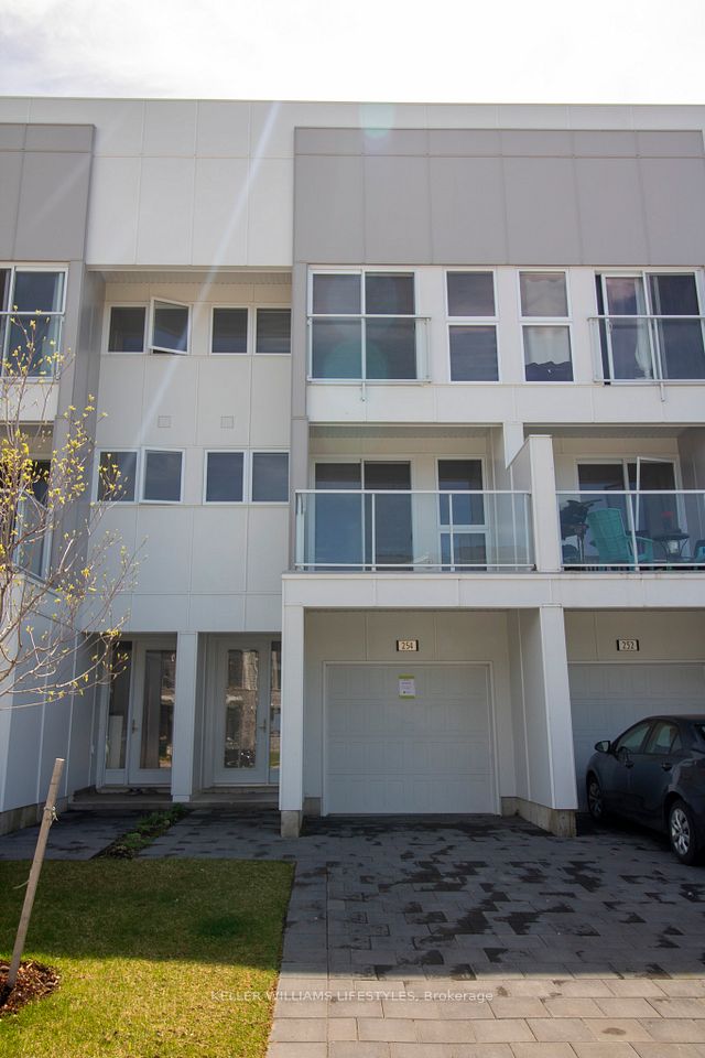 #254 - 254 Edgevalley Road, London East, ON N5V 5J3
