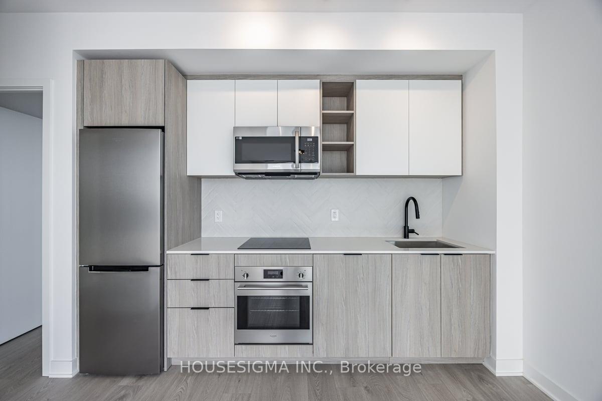 3 Bedrooms Condo at 36 Zorra,  Toronto For sale