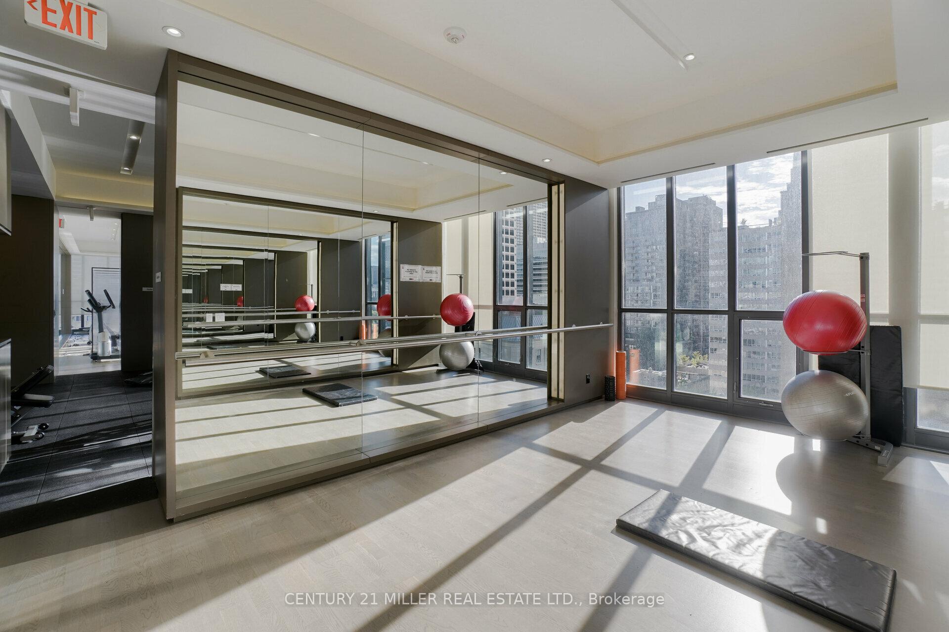 2 Bedrooms Condo at 101 Charles, Toronto For sale