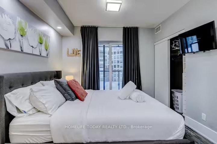 3 Bedrooms Condo at 300 Front, Toronto For sale