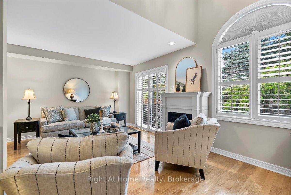 2 Bedrooms Condo at 2250 Rockingham, Oakville For sale