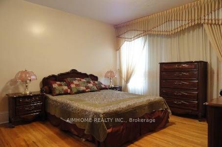 598 Bathurst Street