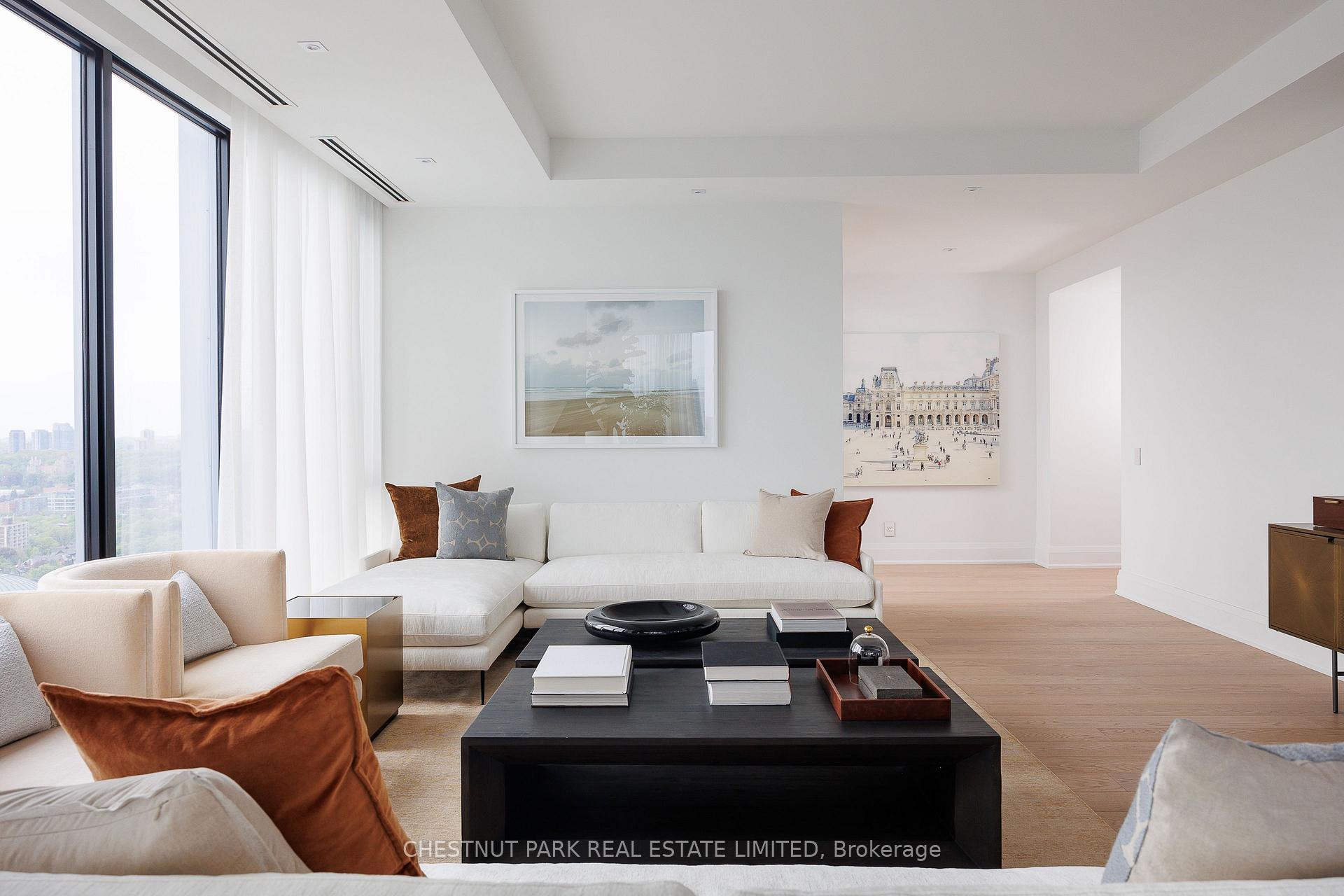 4 Bedrooms Condo at 200 Cumberland,  Toronto For sale