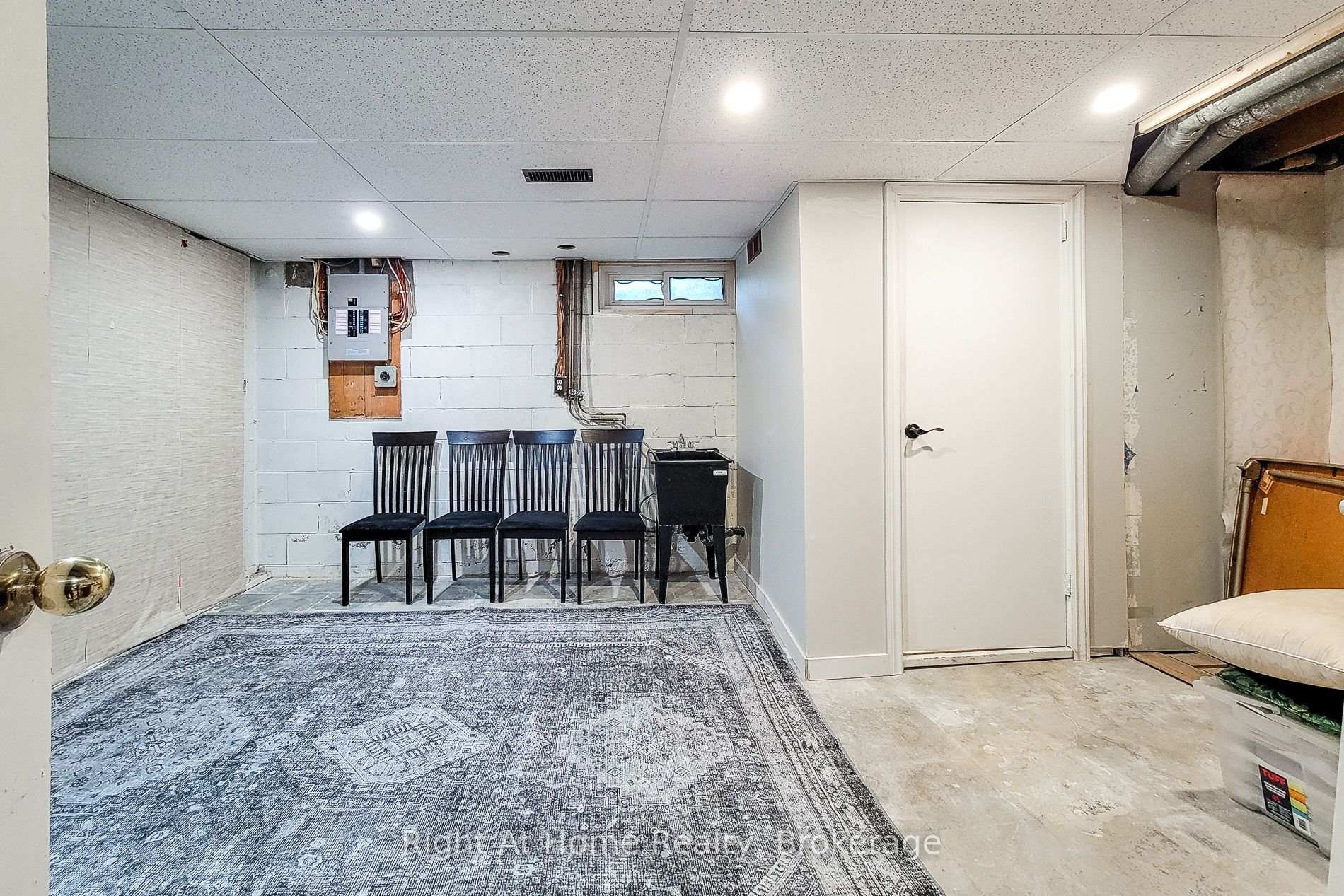3 Bedrooms Condo at 8 Glenburn, Hamilton For sale