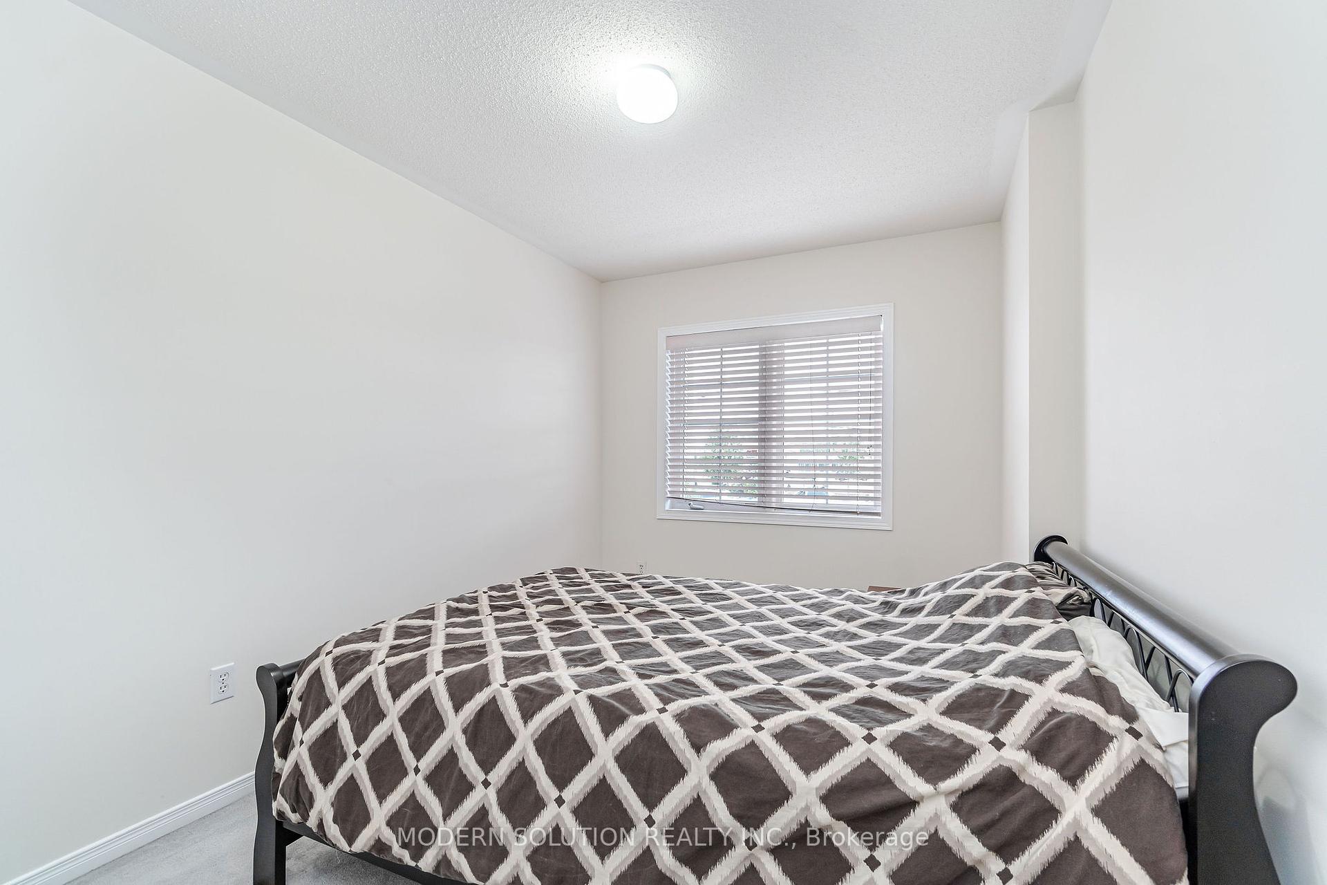 3 Bedrooms Condo at 525 Novo Star, Mississauga For sale