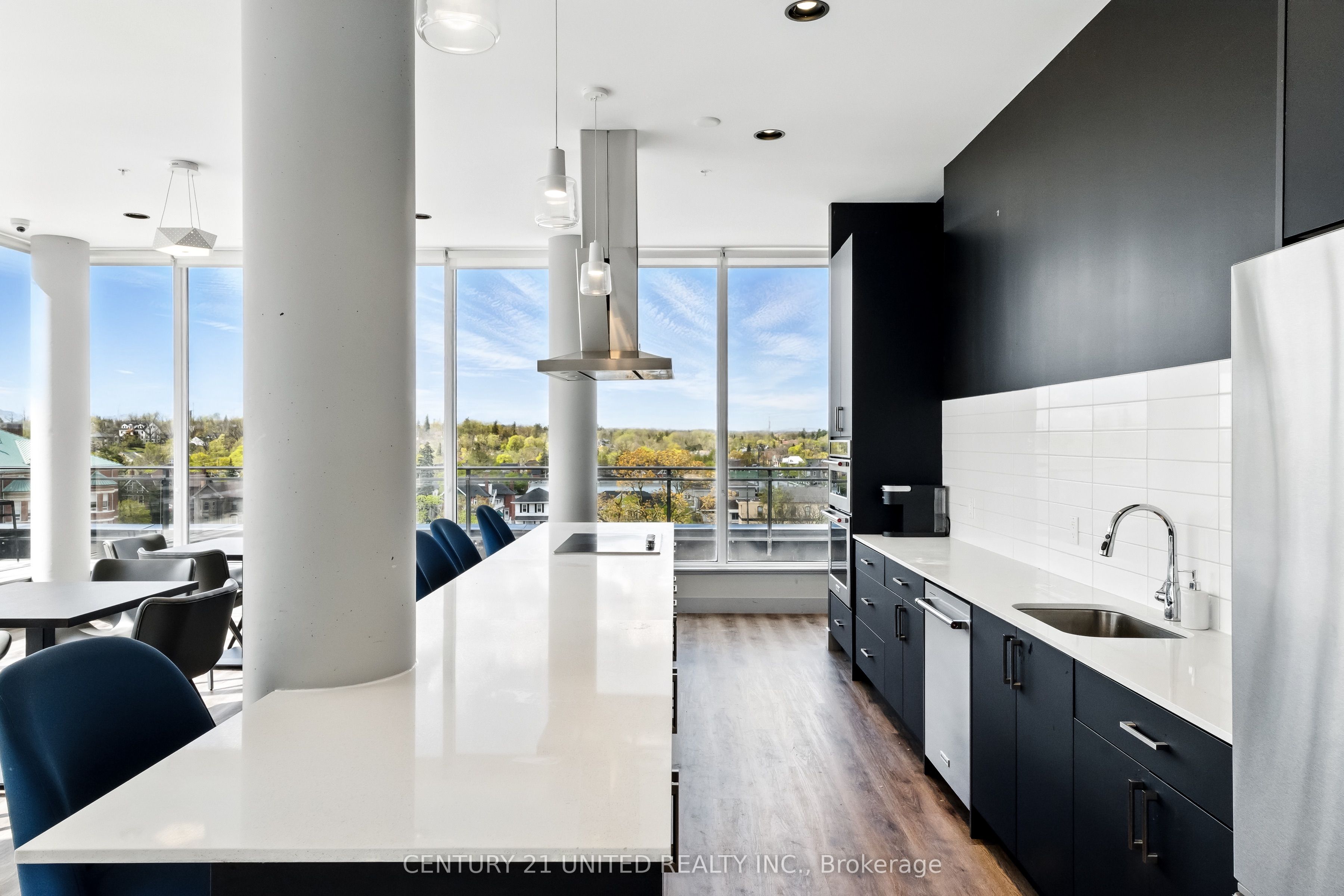 475 George Street N, #201