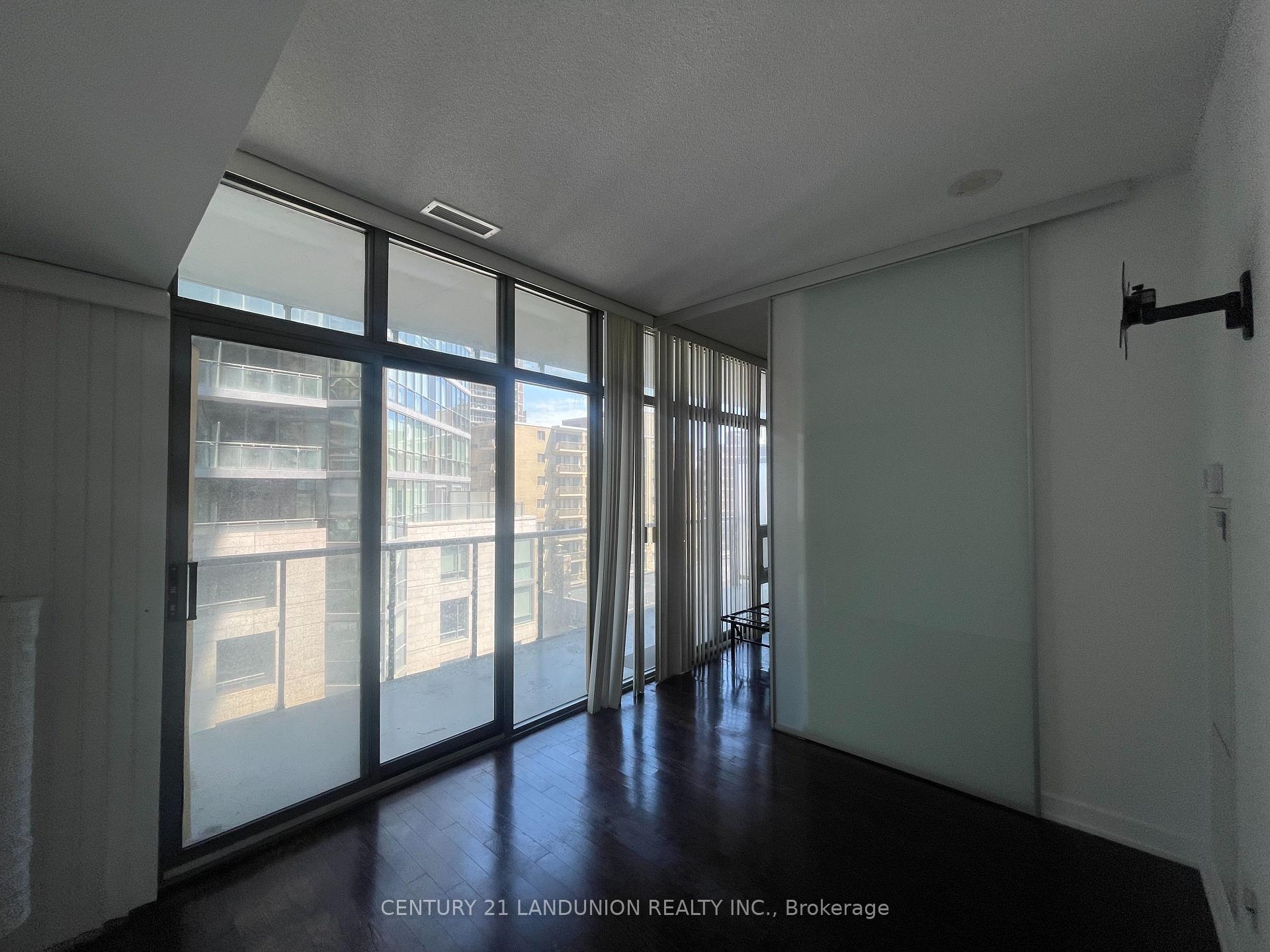 2 Bedrooms Condo at 33 Charles, Toronto For sale