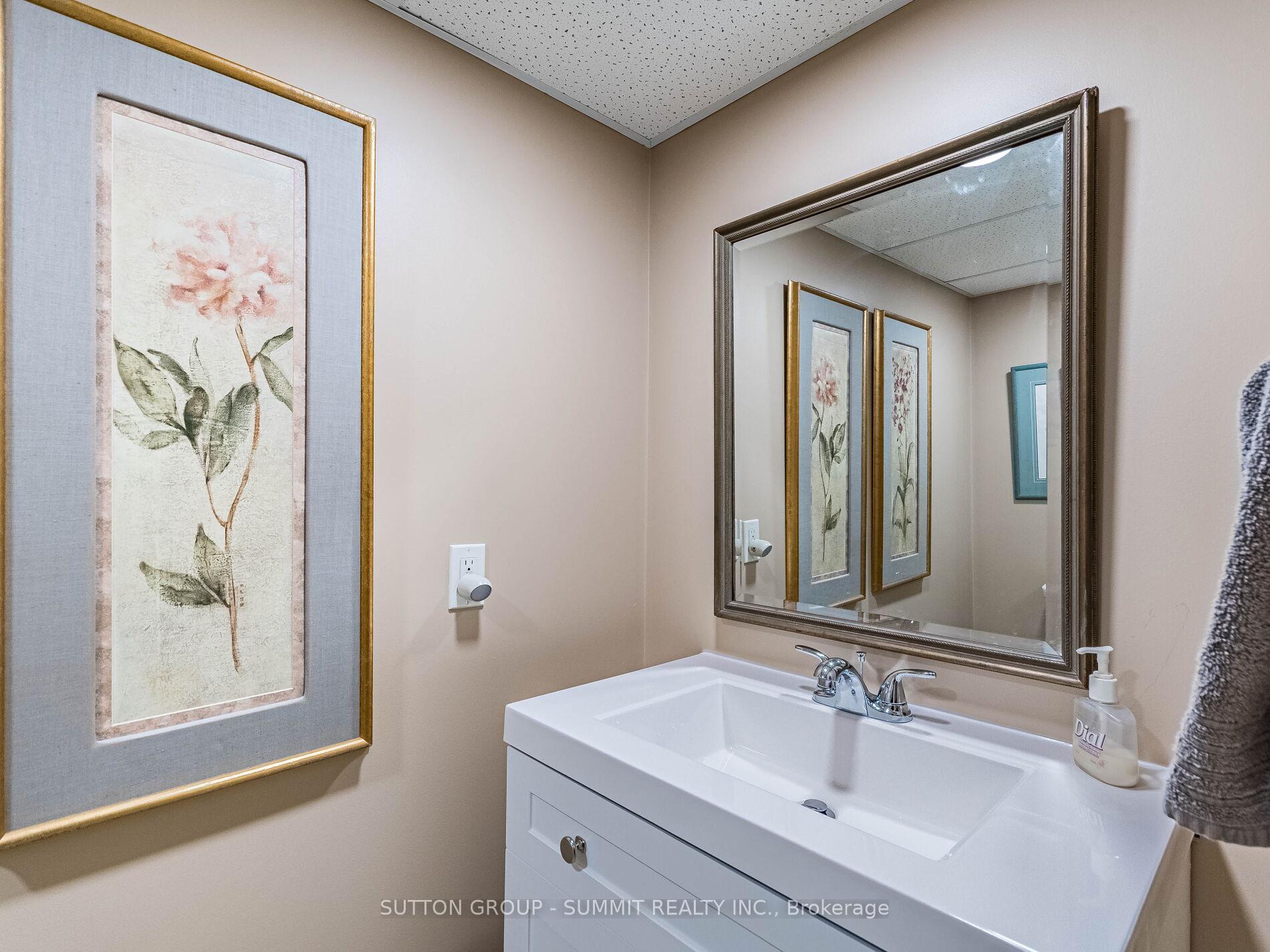3 Bedrooms Condo at 484 Millen, Hamilton For sale