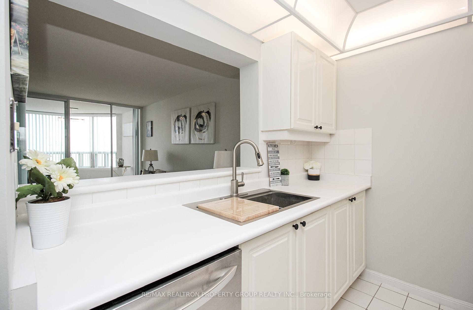 2 Bedrooms Condo at 88 Corporate, Toronto For sale