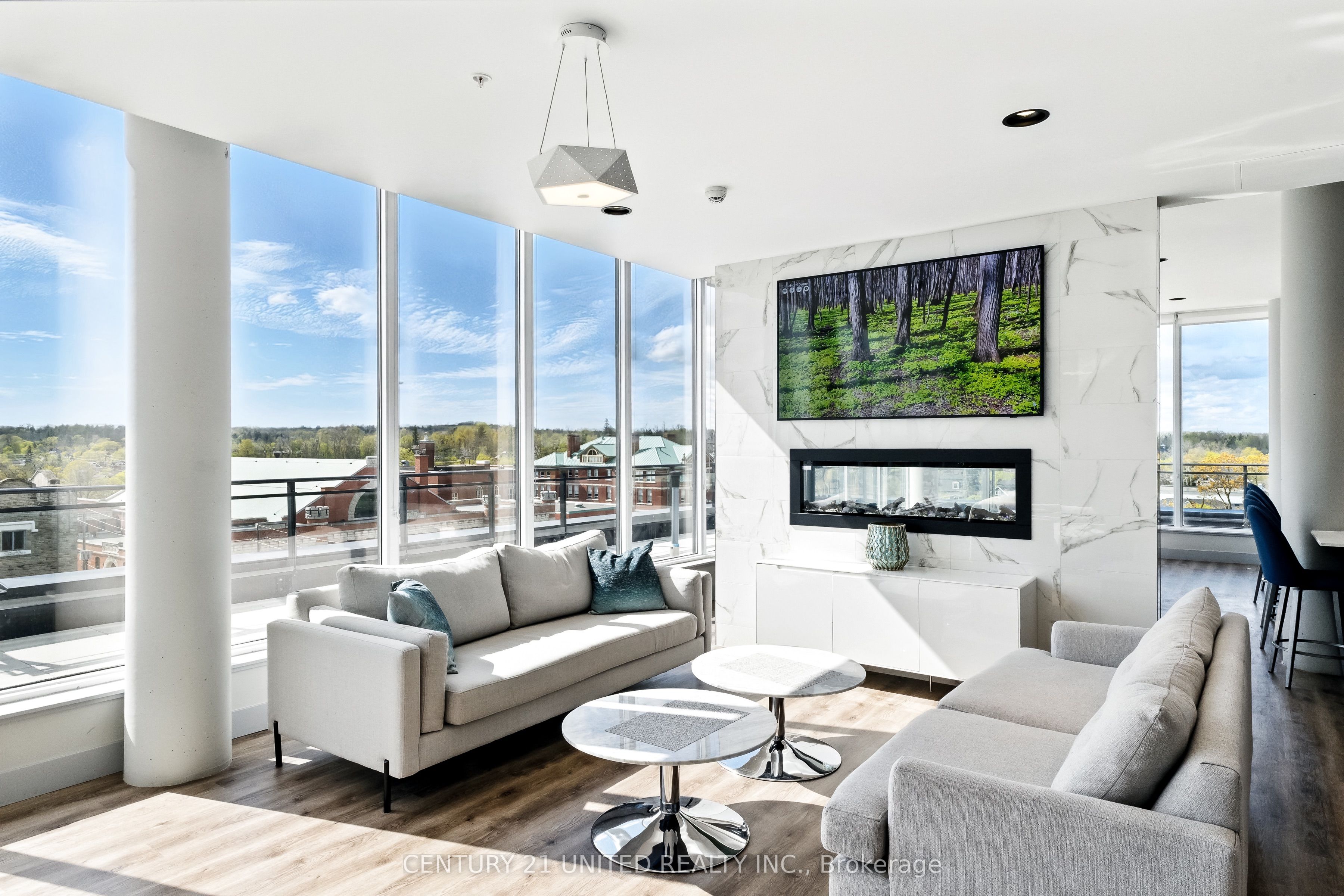 475 George Street N, #201