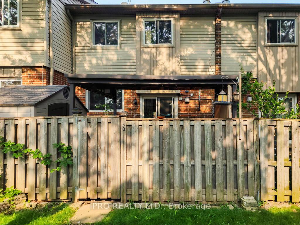 4 Bedrooms Condo at 485 Meadows, Mississauga For sale