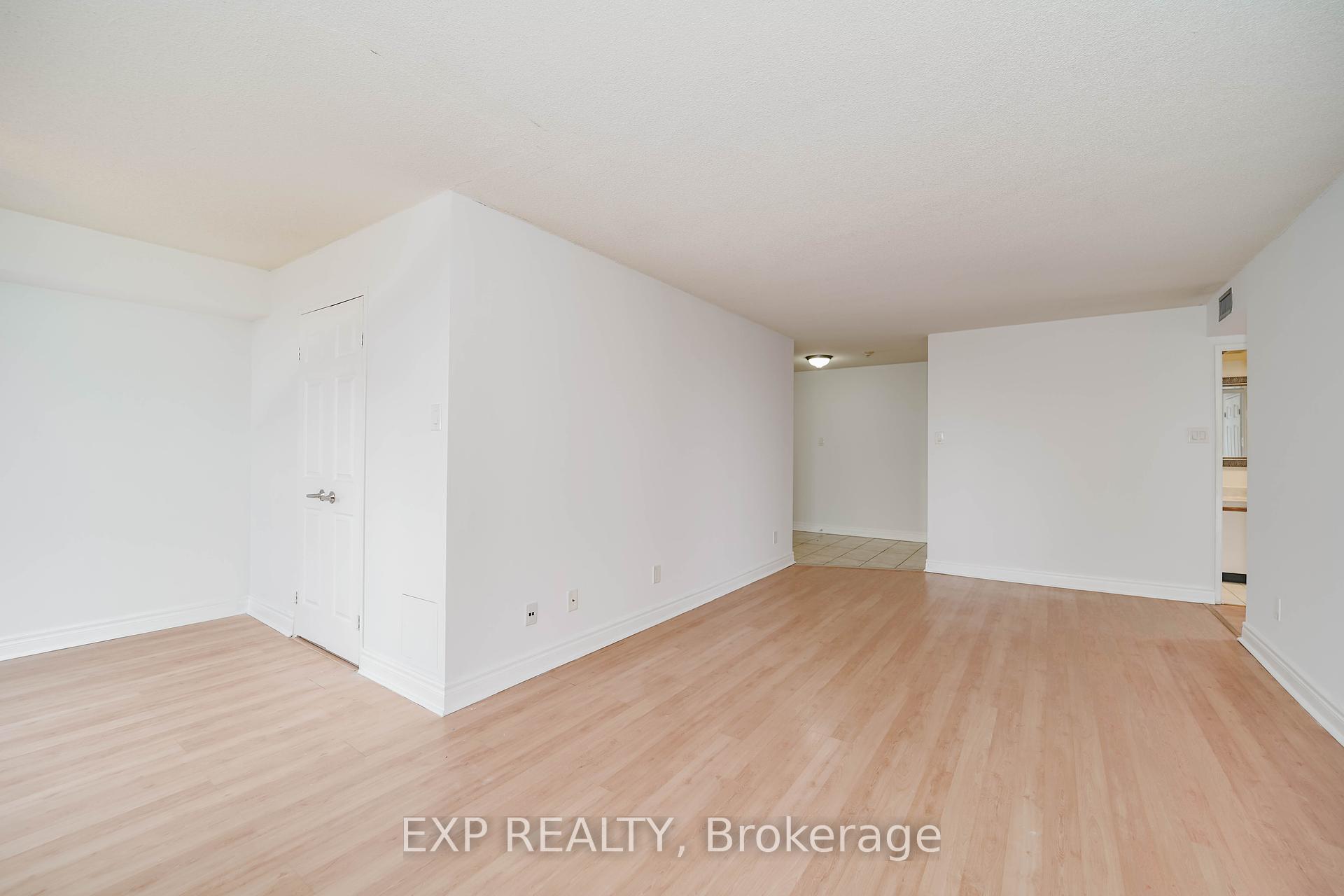 3 Bedrooms Condo at 4450 Tucana,  Mississauga For sale