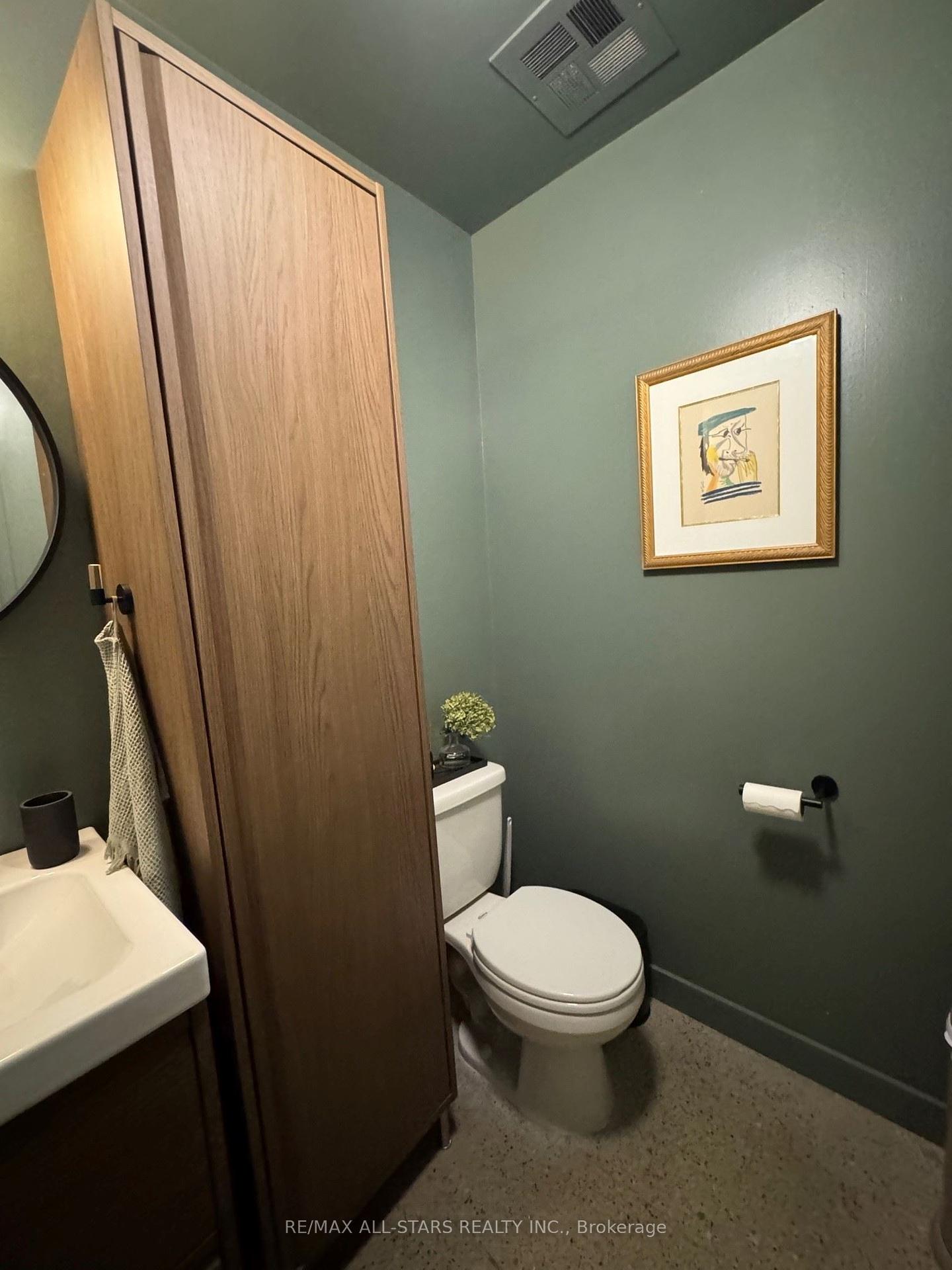 2 Bedrooms Condo at 510 King, Toronto For sale