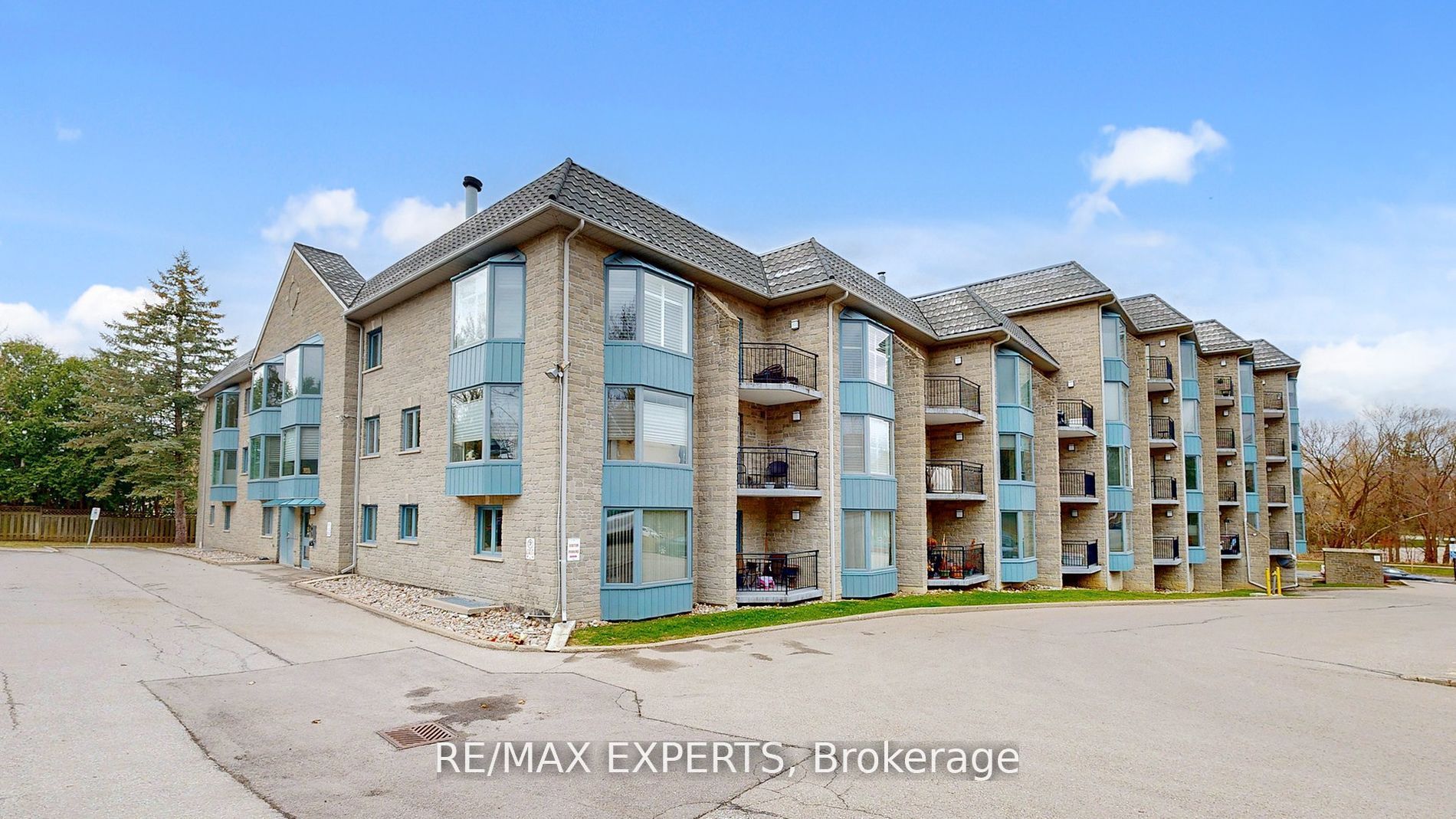 #211 - 85 Wellington Street, Aurora, ON L4G 2P2