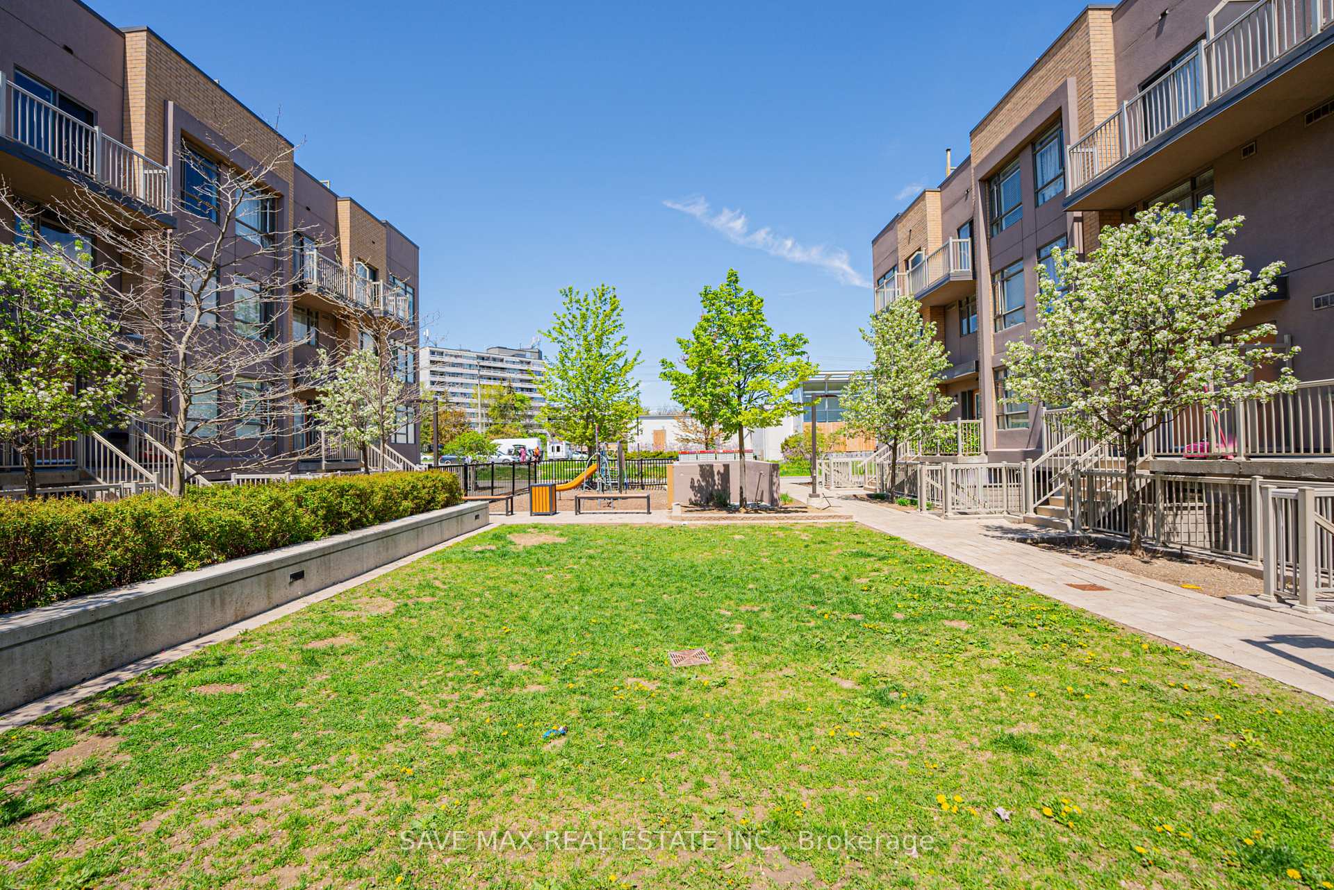 3 Bedrooms Condo at 1070 Progress, Toronto For sale