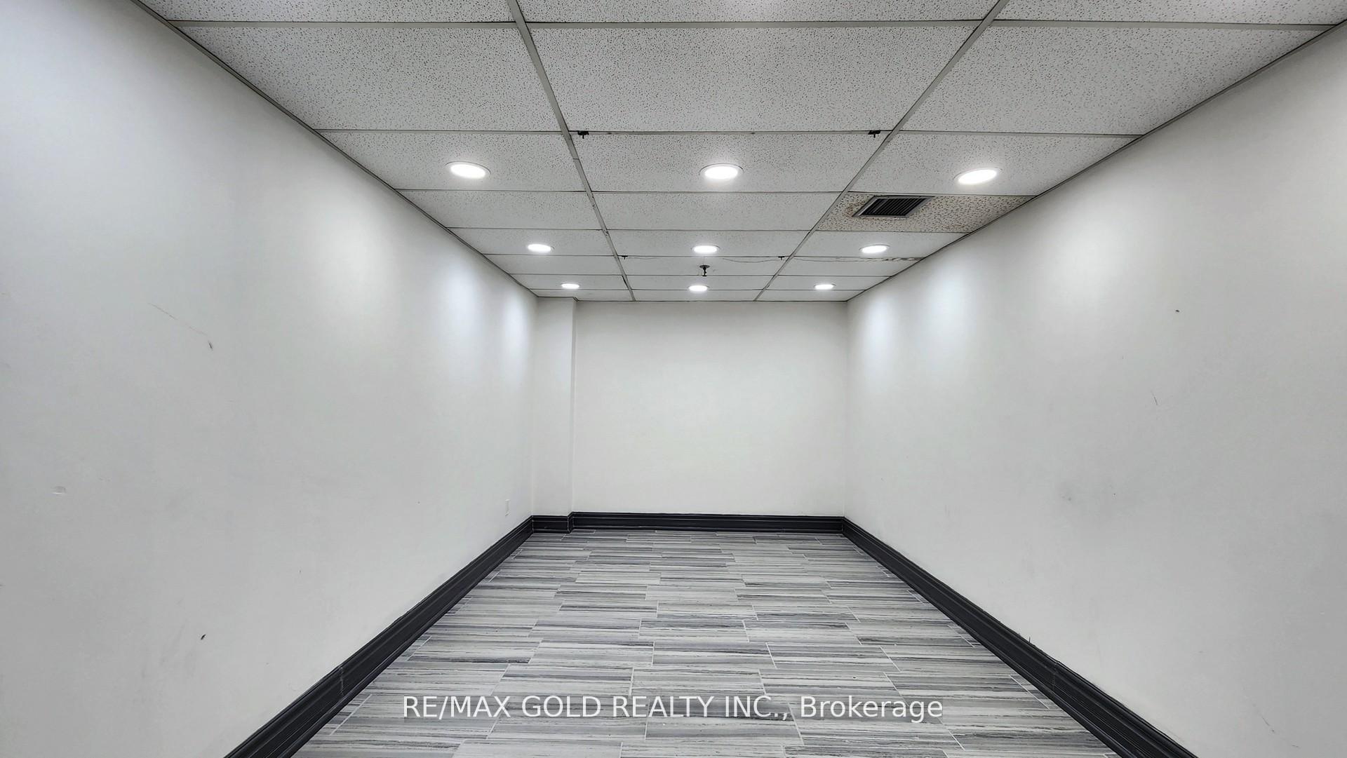2 Bedrooms Condo at 99 Blackwell, Toronto For sale