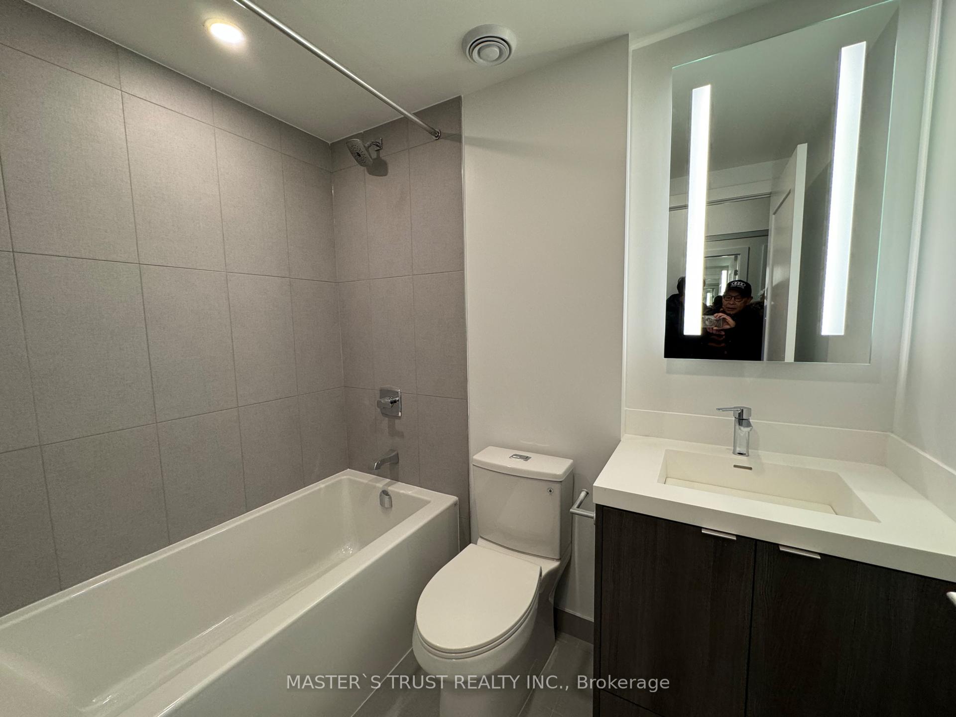 2 Bedrooms Condo at 30 IN ON THE PARK, Toronto For sale