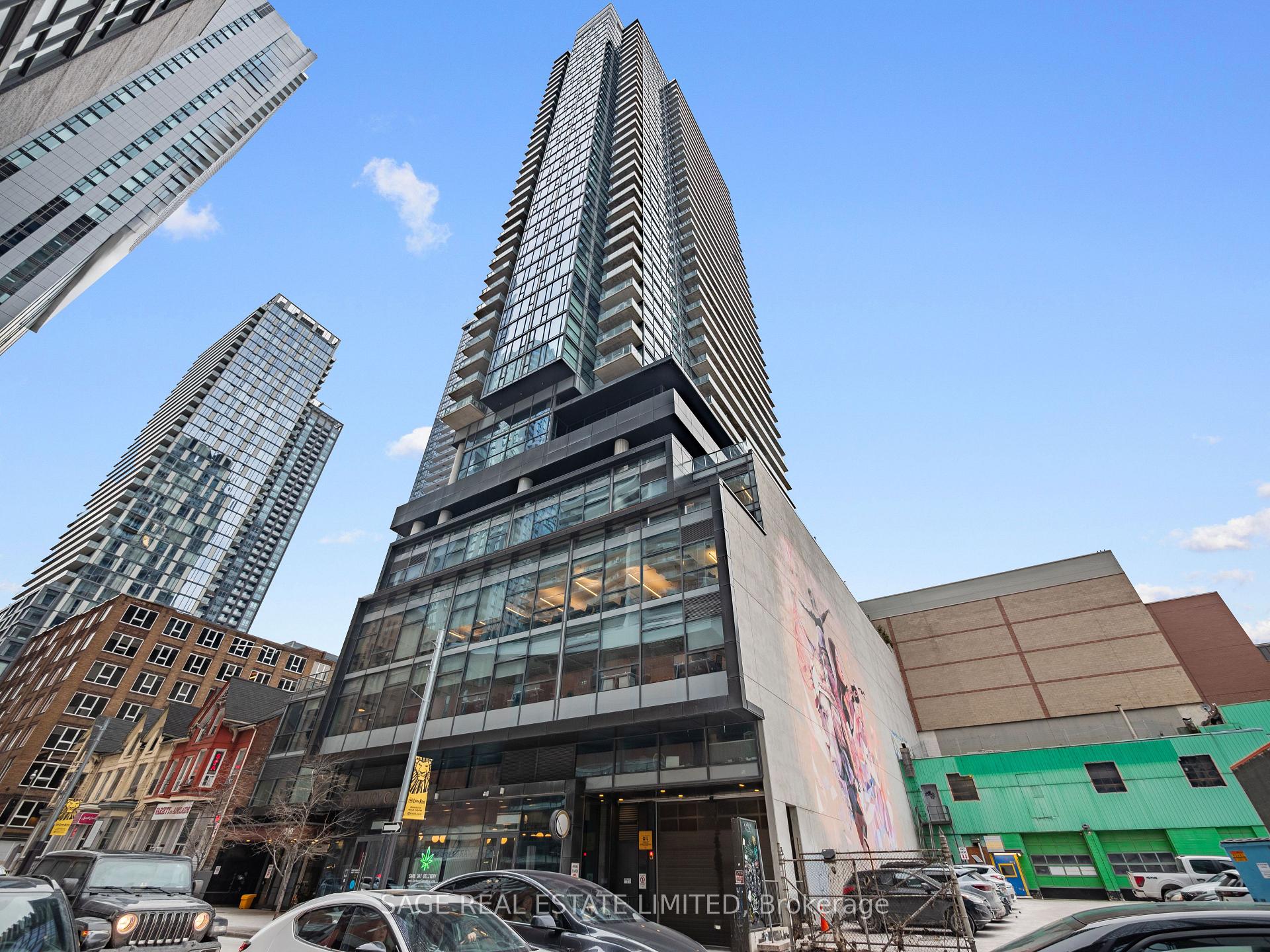 2 Bedrooms Condo at 290 Adelaide, Toronto For sale