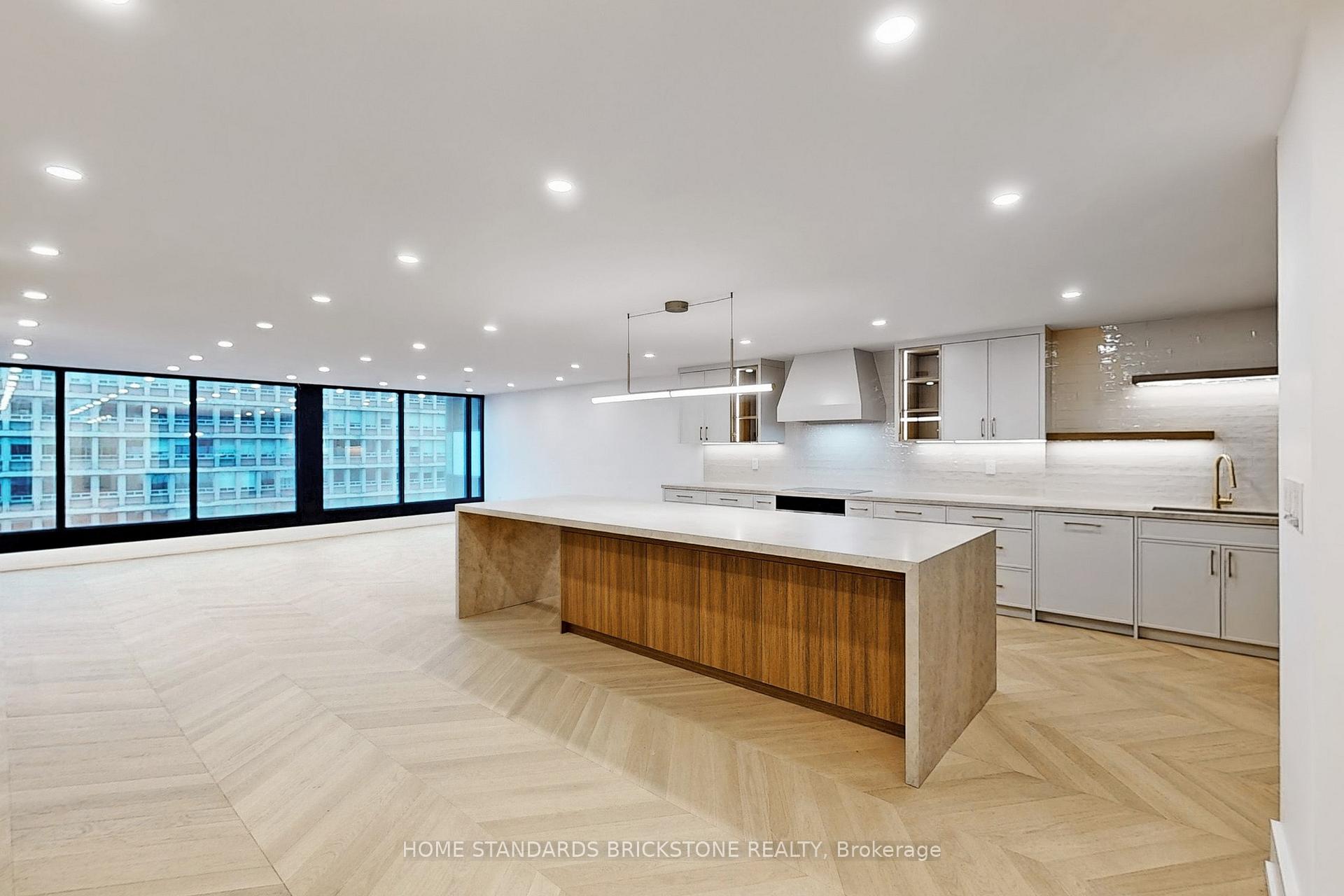2 Bedrooms Condo at 110 Bloor, Toronto For sale