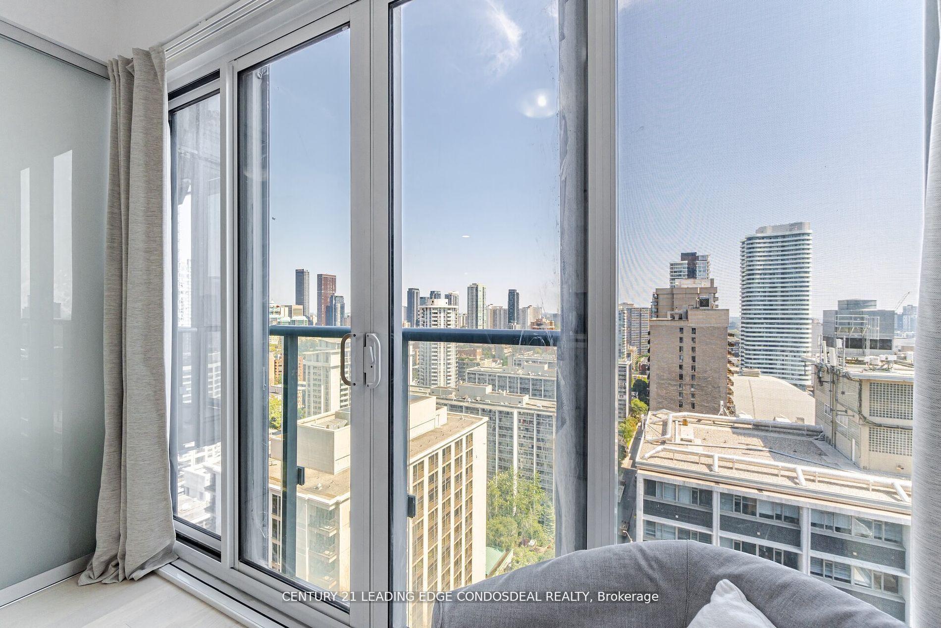 2 Bedrooms Condo at 7 Grenville, Toronto For sale