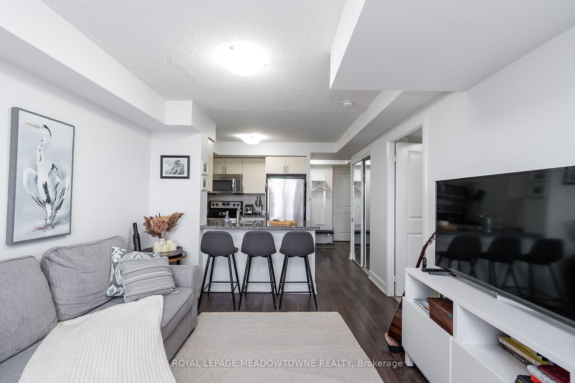 2 Bedrooms Condo at 2 Eva,  Toronto For sale