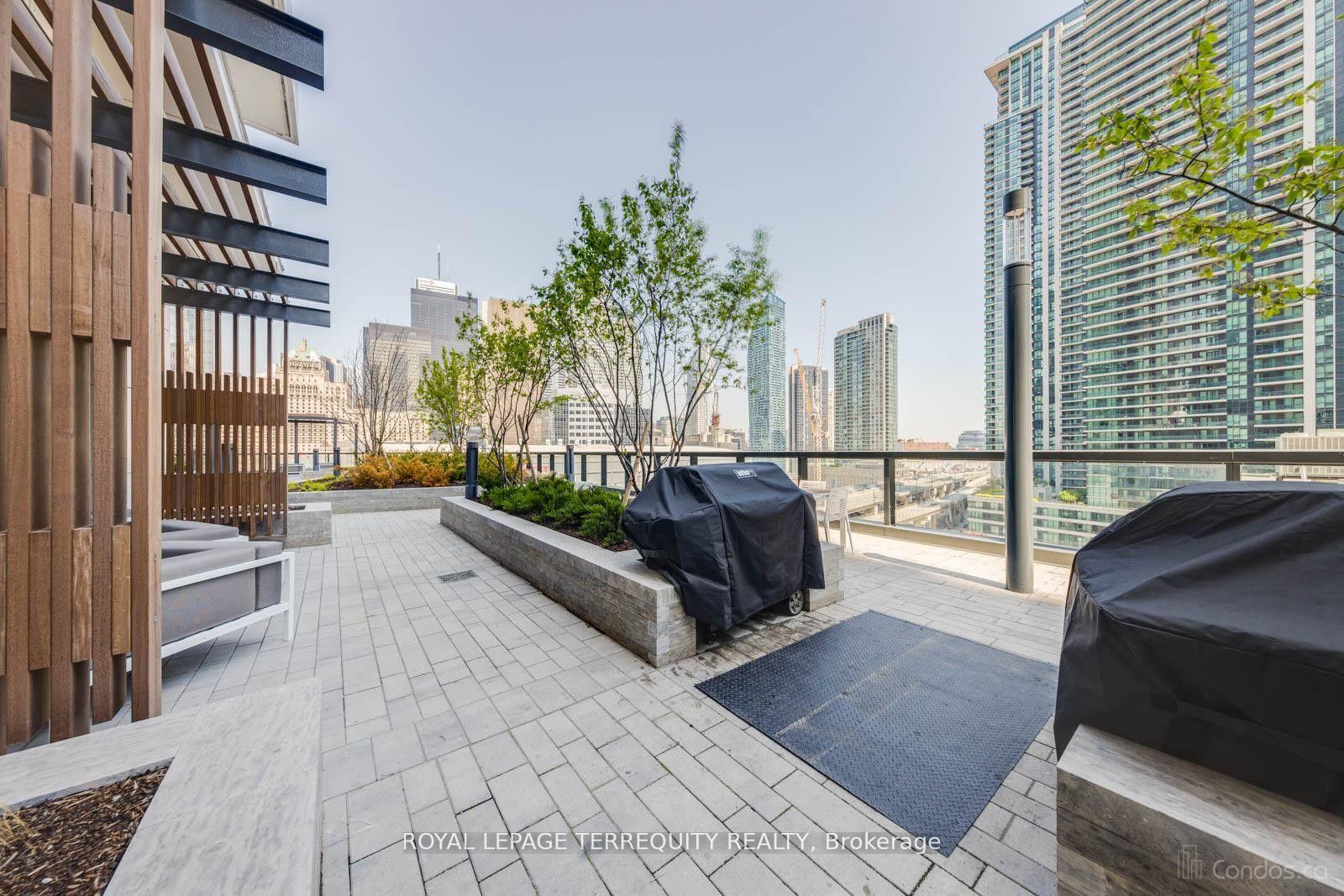 1 Bedroom Condo at 88 Harbour, Toronto For sale