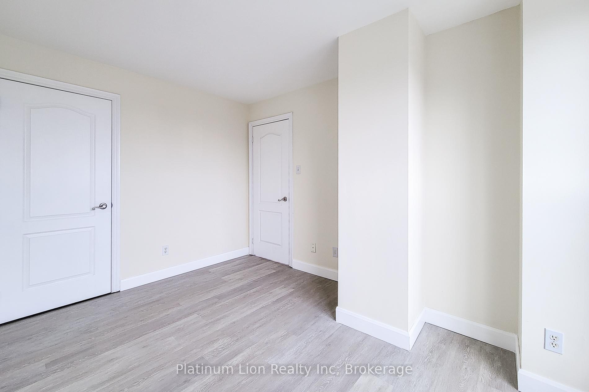 2 Bedrooms Condo at 135 James,  Hamilton For sale
