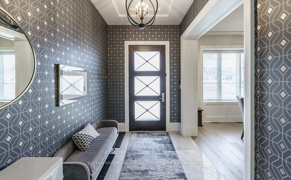 21 Mcclinchy Avenue, Toronto, ON M8X 2H9