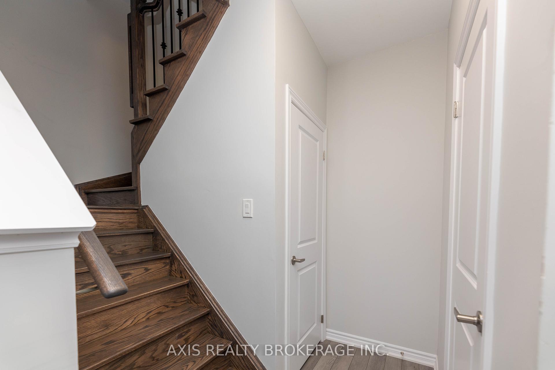 2 Bedrooms Condo at 349 Wheat Boom, Oakville For sale