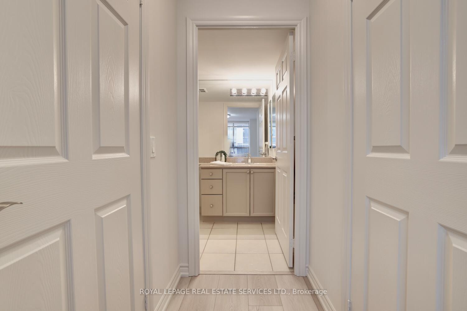 2 Bedrooms Condo at 5233 Dundas,  Toronto For sale