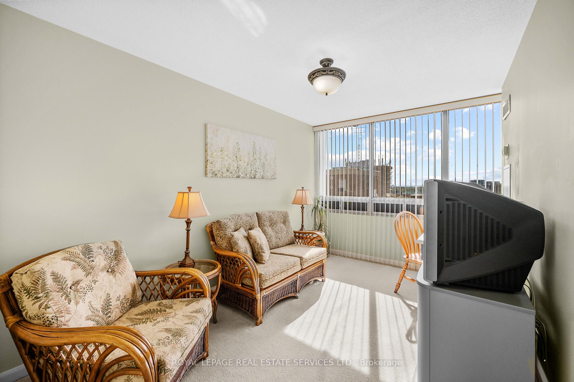 2 Bedrooms Condo at 2185 Marine,  Oakville For sale