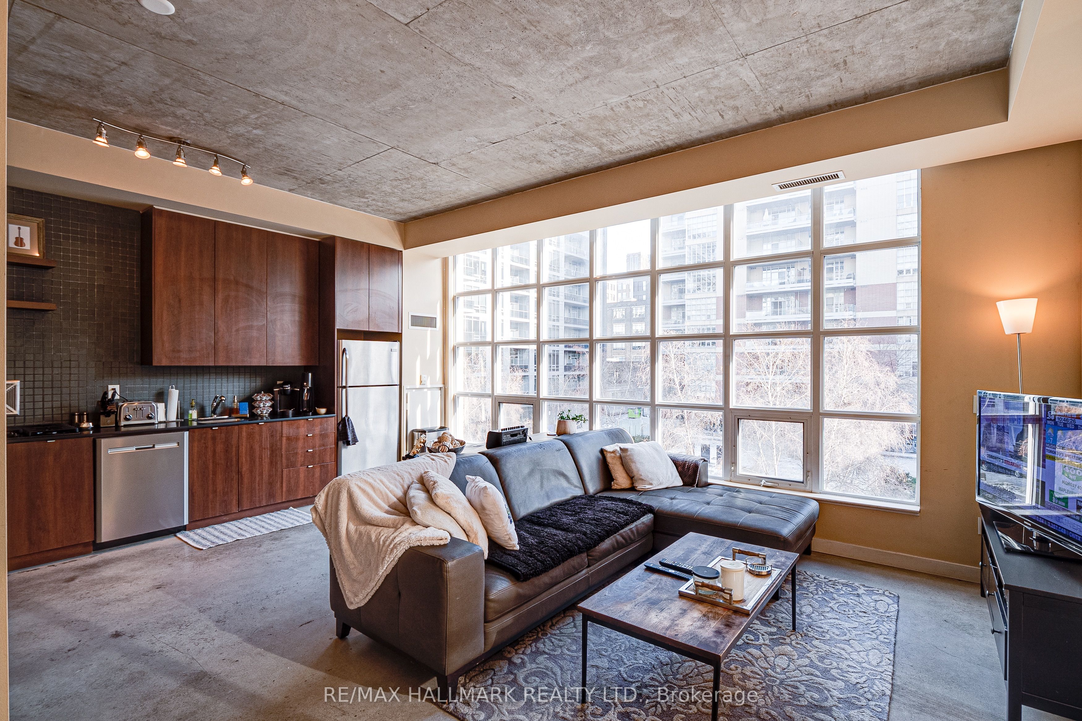 19 Brant Street, #302