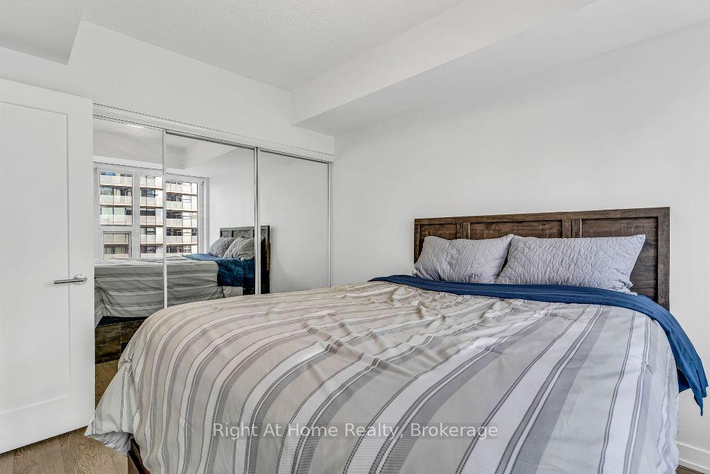 1 Bedroom Condo at 10 York,  Toronto For sale