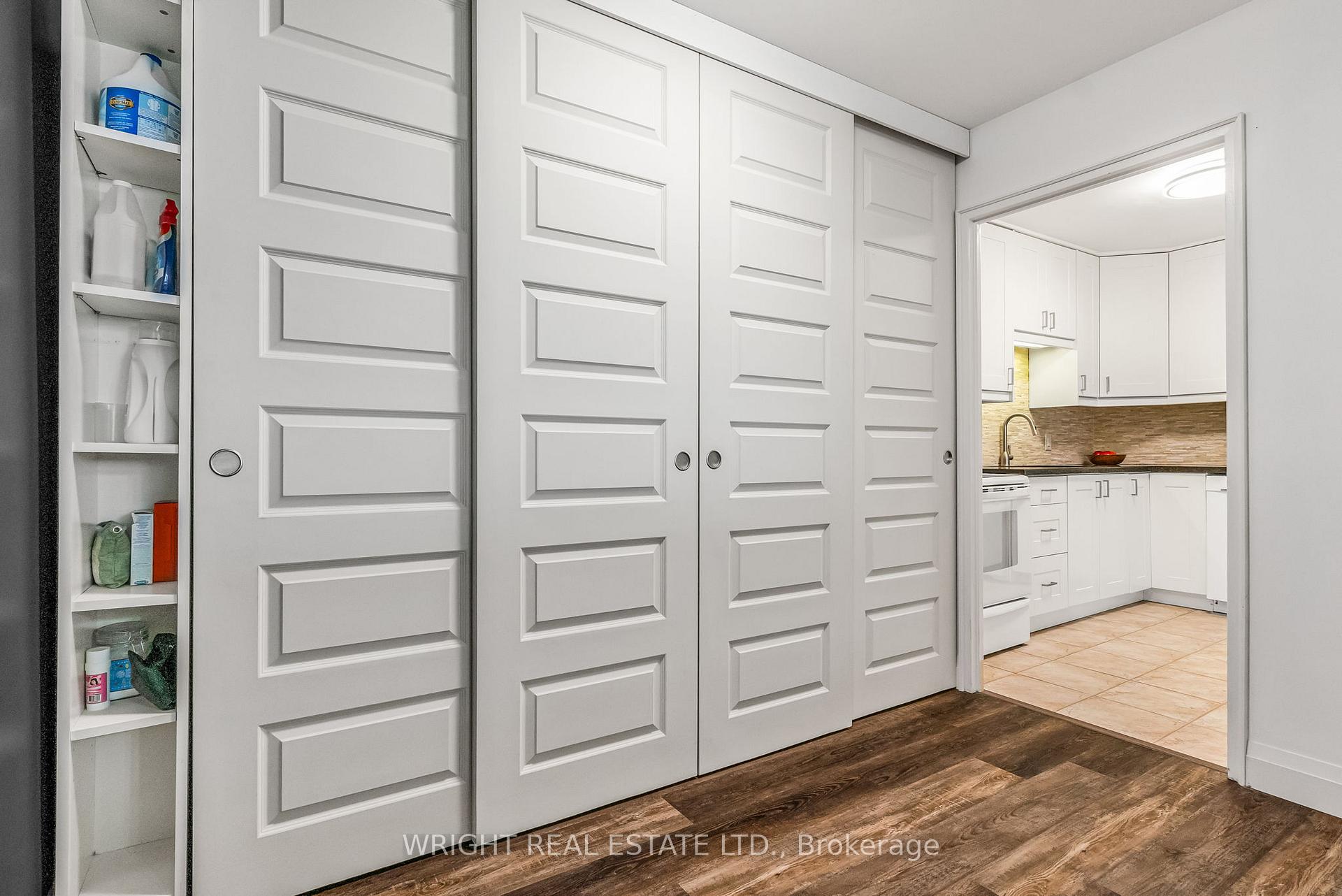 3 Bedrooms Condo at 1580 Mississauga Valley,  Mississauga For sale