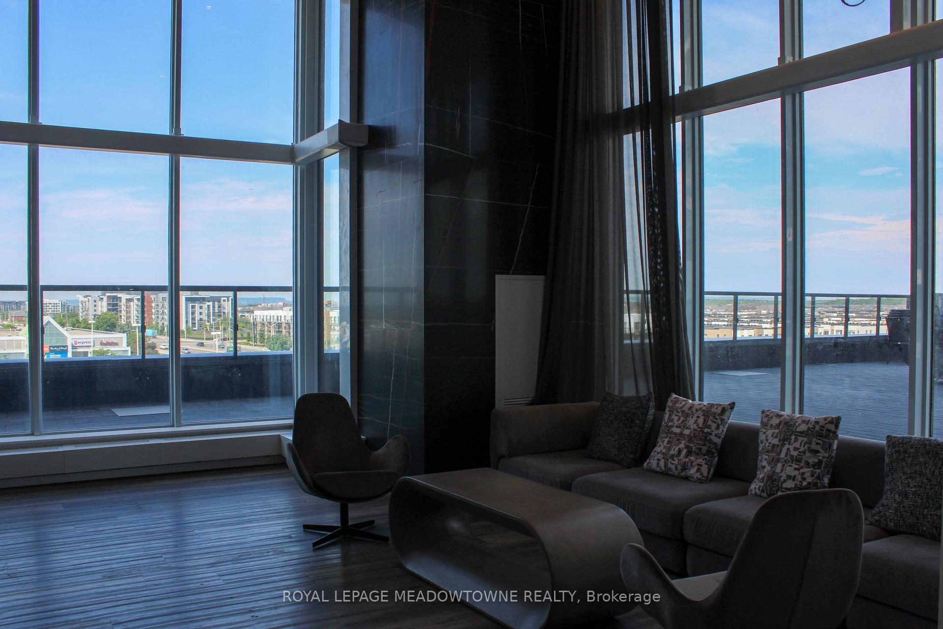2 Bedrooms Condo at 2489 Taunton, Oakville For sale