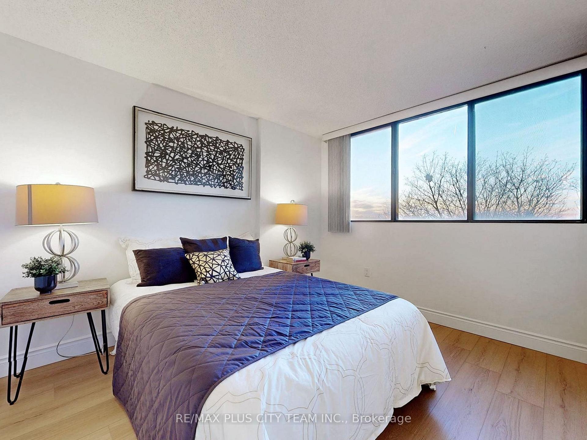 3 Bedrooms Condo at 6500 Montevideo,  Mississauga For sale