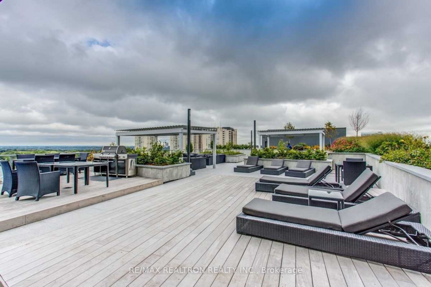 7 Kenaston Gardens, #329