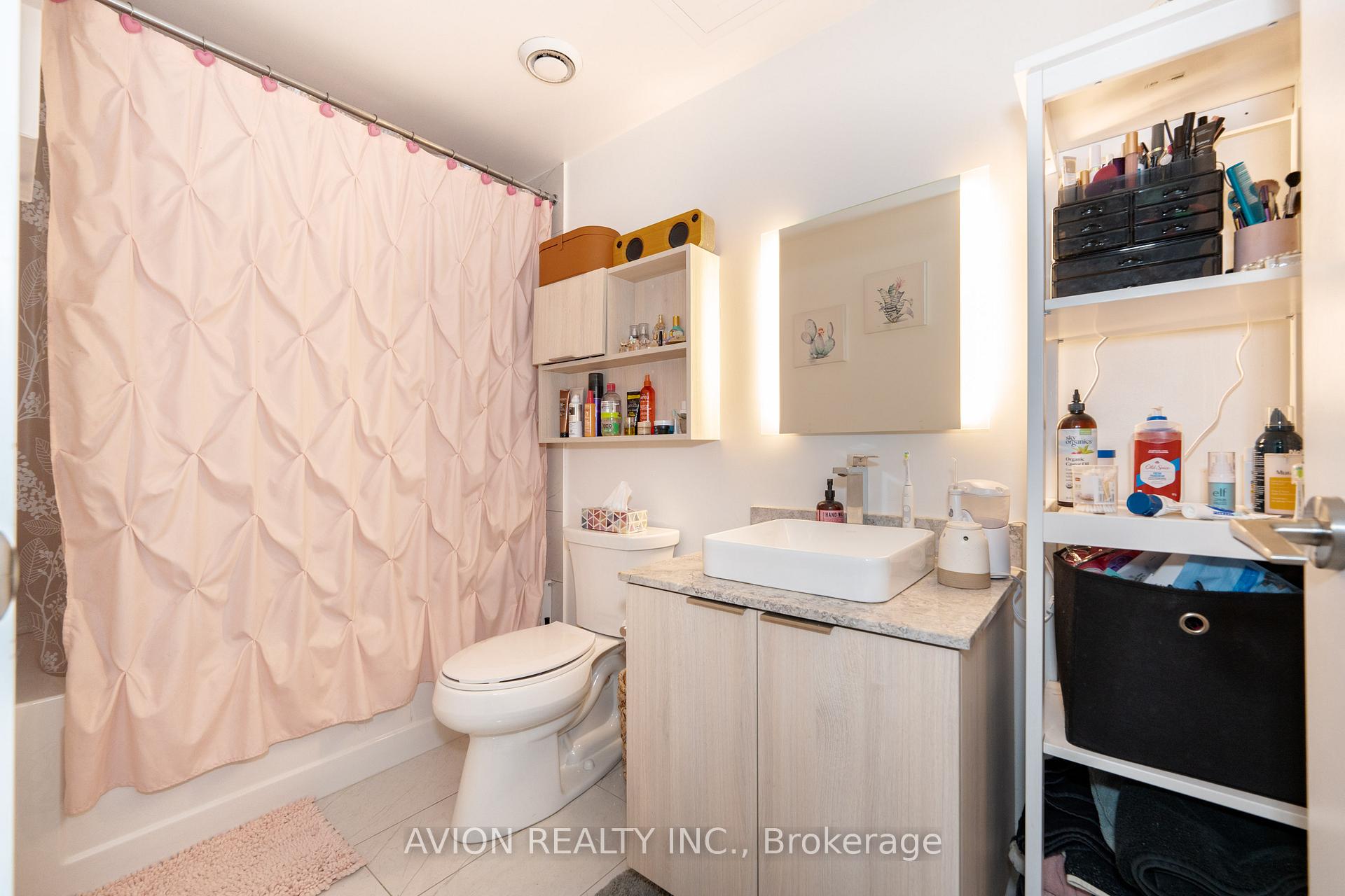 3 Bedrooms Condo at 501 yonge, Toronto For sale