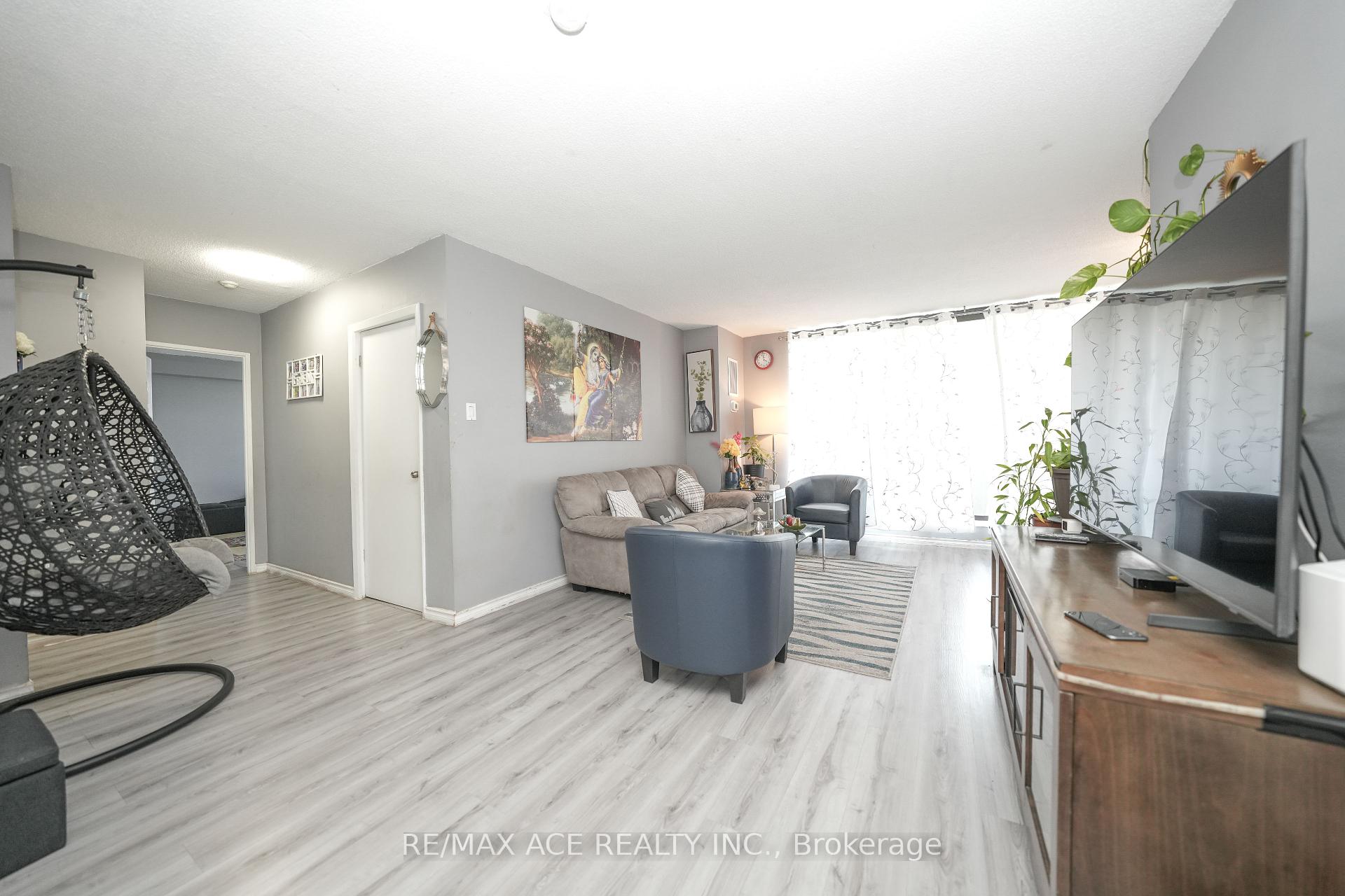 2 Bedrooms Condo at 301 Prudential, Toronto For sale
