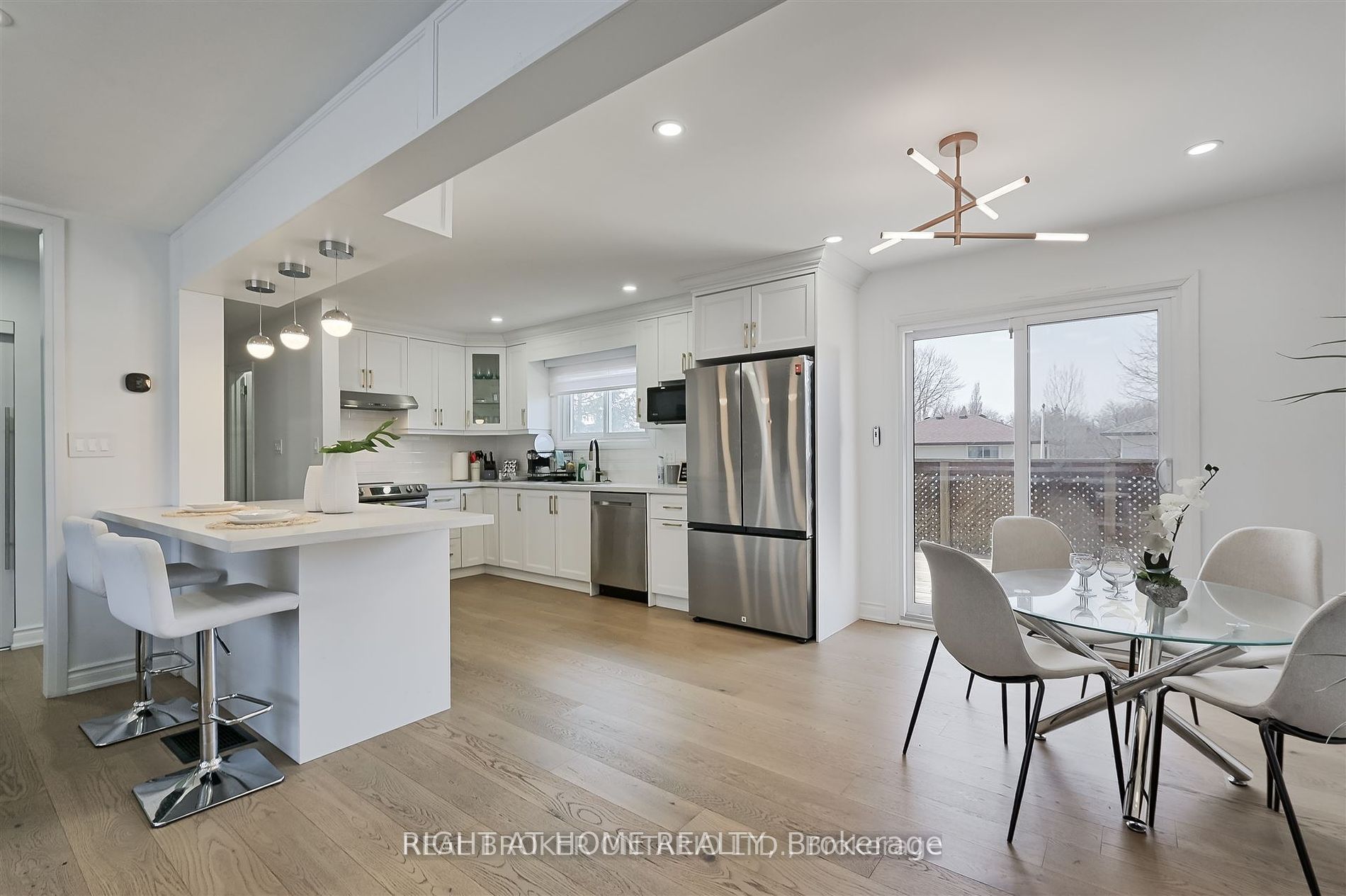UPPER-778 Ashley Court