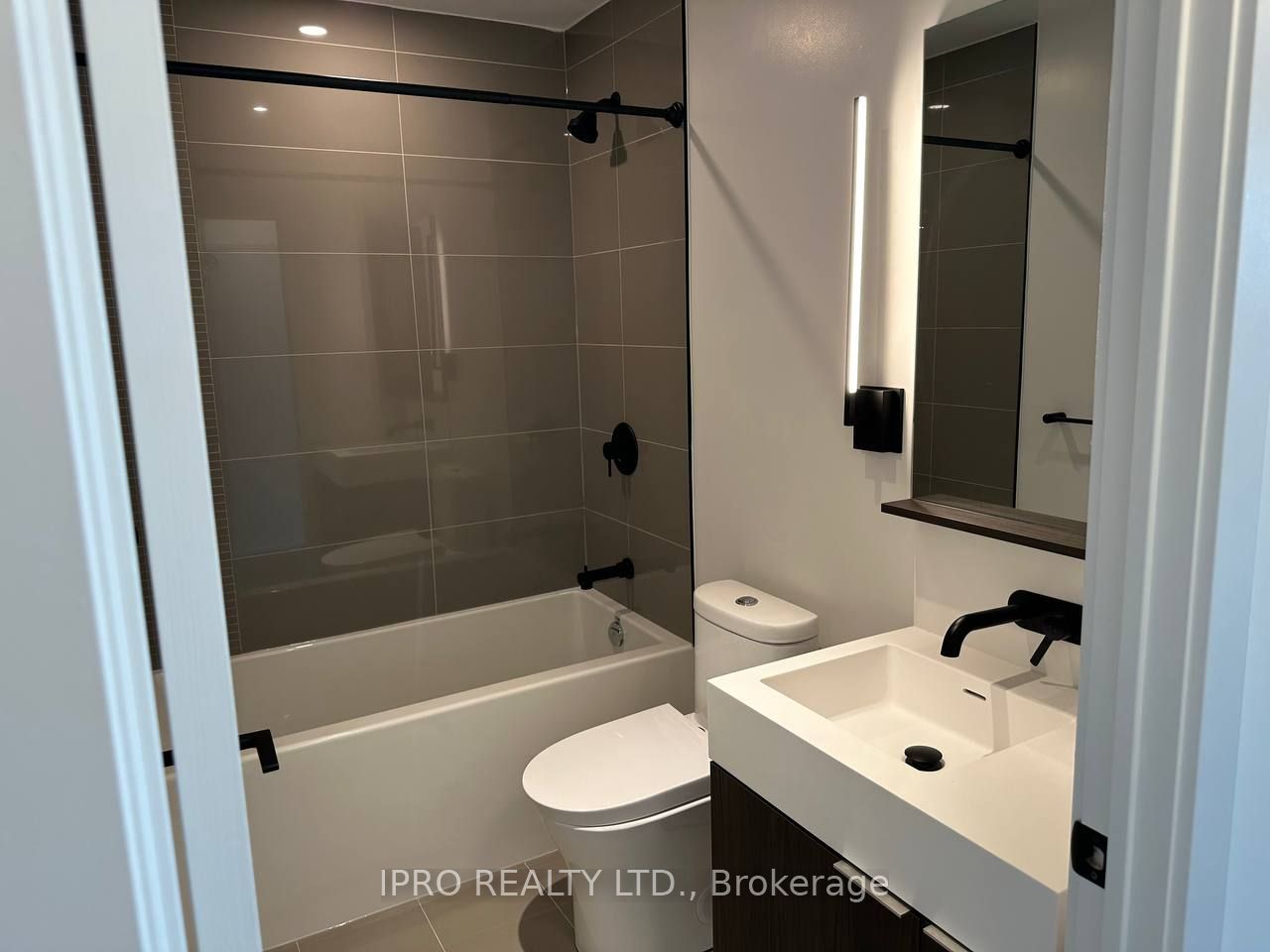 127 Broadway Avenue, #PH01