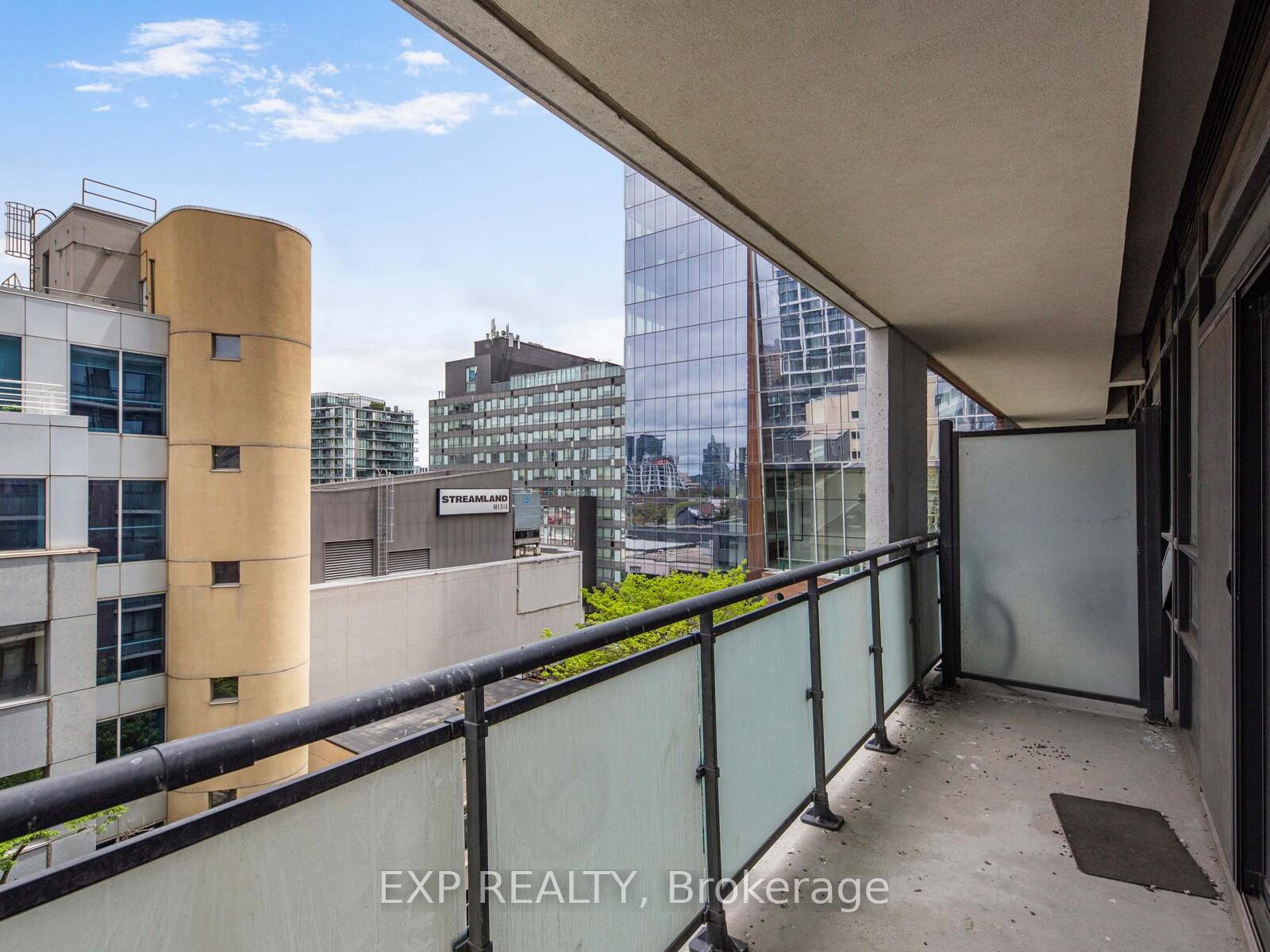 2 Bedrooms Condo at 460 Adelaide, Toronto For sale