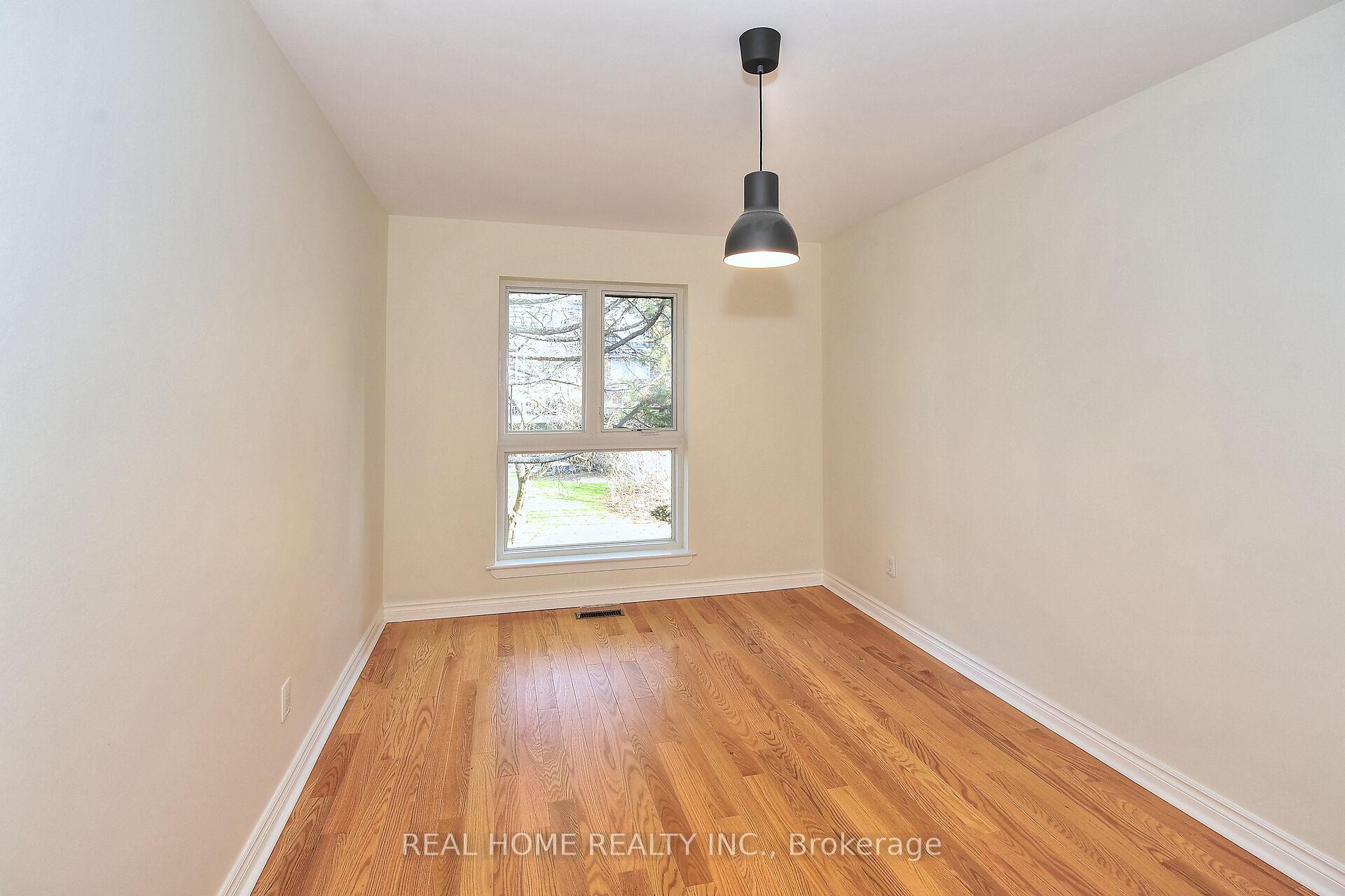 2 Bedrooms Condo at 10 Farina Mill,  Toronto For sale